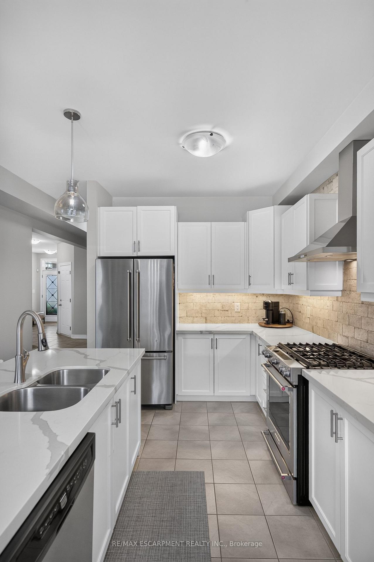 Photo 16 of 5 Narbonne Crescent, Hamilton, Stoney Creek Mountain — HOMEH