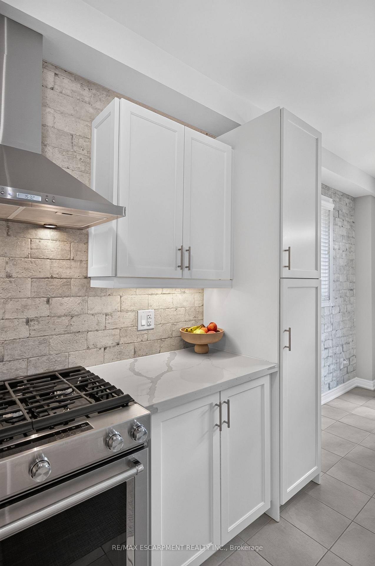 Photo 17 of 5 Narbonne Crescent, Hamilton, Stoney Creek Mountain — HOMEH