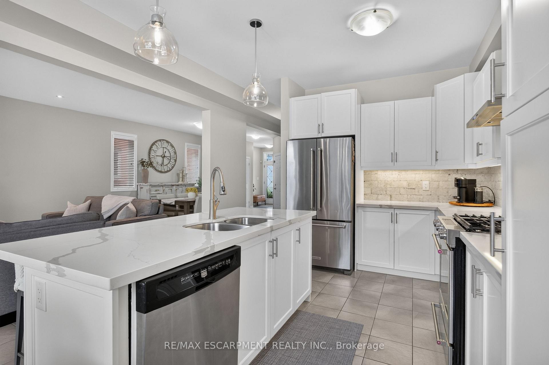 Photo 18 of 5 Narbonne Crescent, Hamilton, Stoney Creek Mountain — HOMEH
