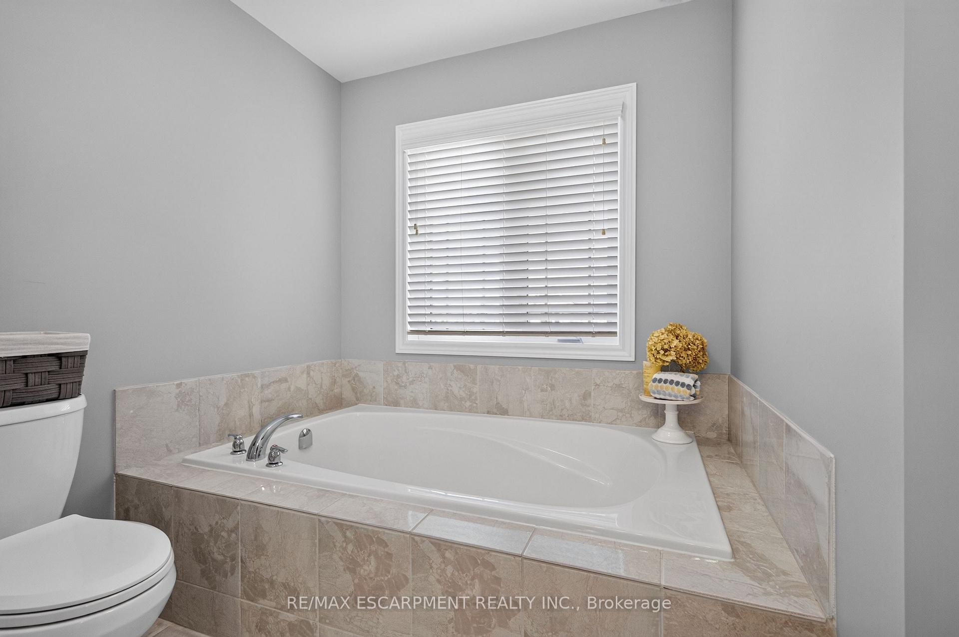 Photo 36 of 5 Narbonne Crescent, Hamilton, Stoney Creek Mountain — HOMEH
