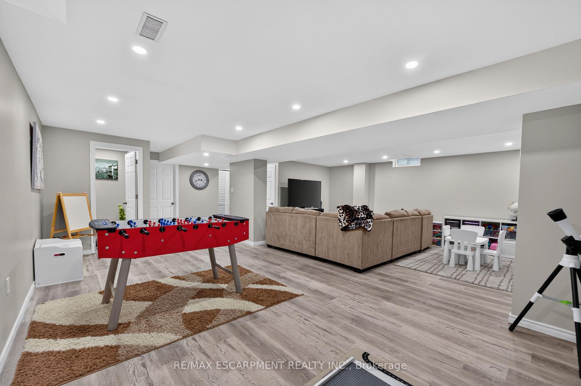 Photo 43 of 5 Narbonne Crescent, Hamilton, Stoney Creek Mountain — HOMEH