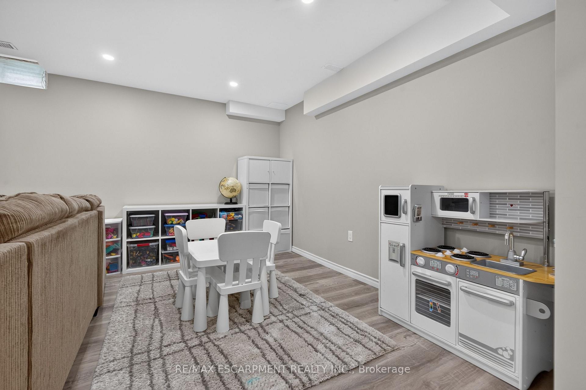 Photo 44 of 5 Narbonne Crescent, Hamilton, Stoney Creek Mountain — HOMEH