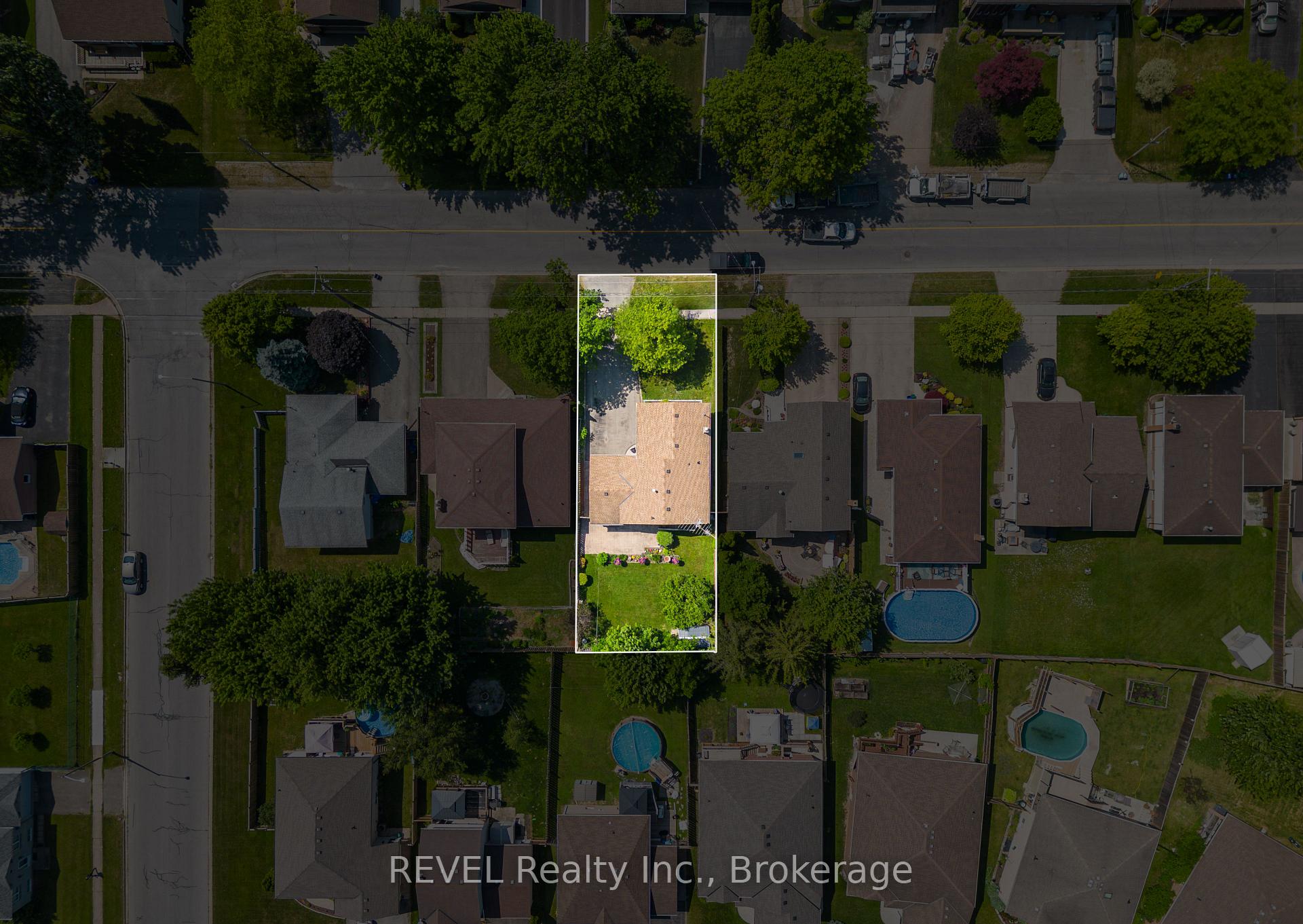 Photo 33 of 323 Barrick Road, Port Colborne, Main Street — HOMEH