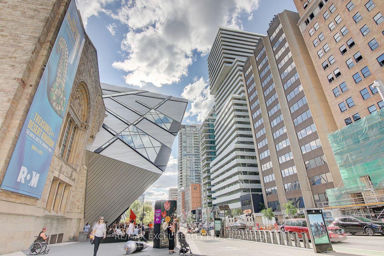 Photo 2 of Unit 2201, 200 Bloor Street W, Toronto, The Annex — HOMEH