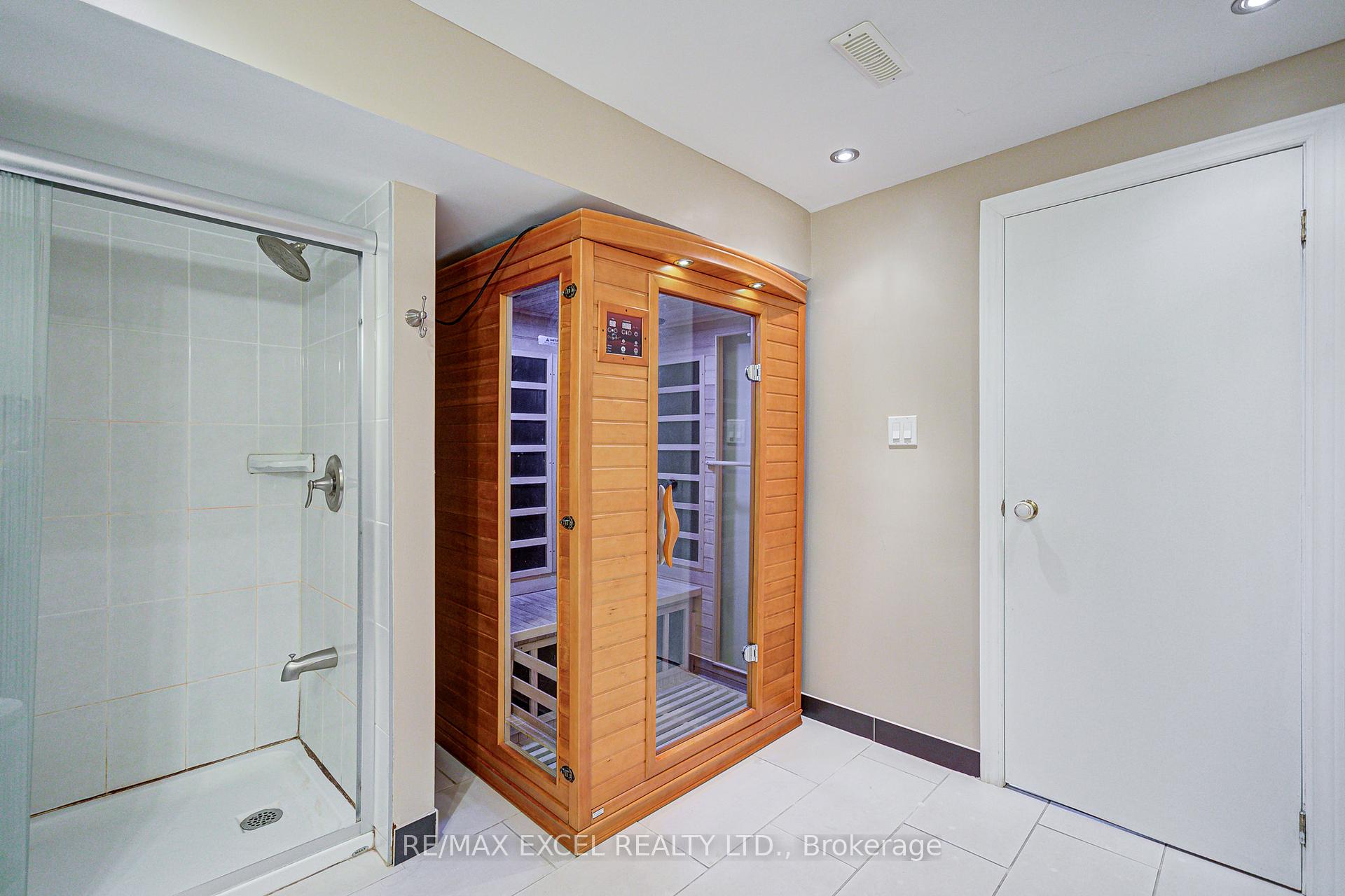 Photo 17 of 108 Babcombe Drive, Markham, Bayview Glen — HOMEH