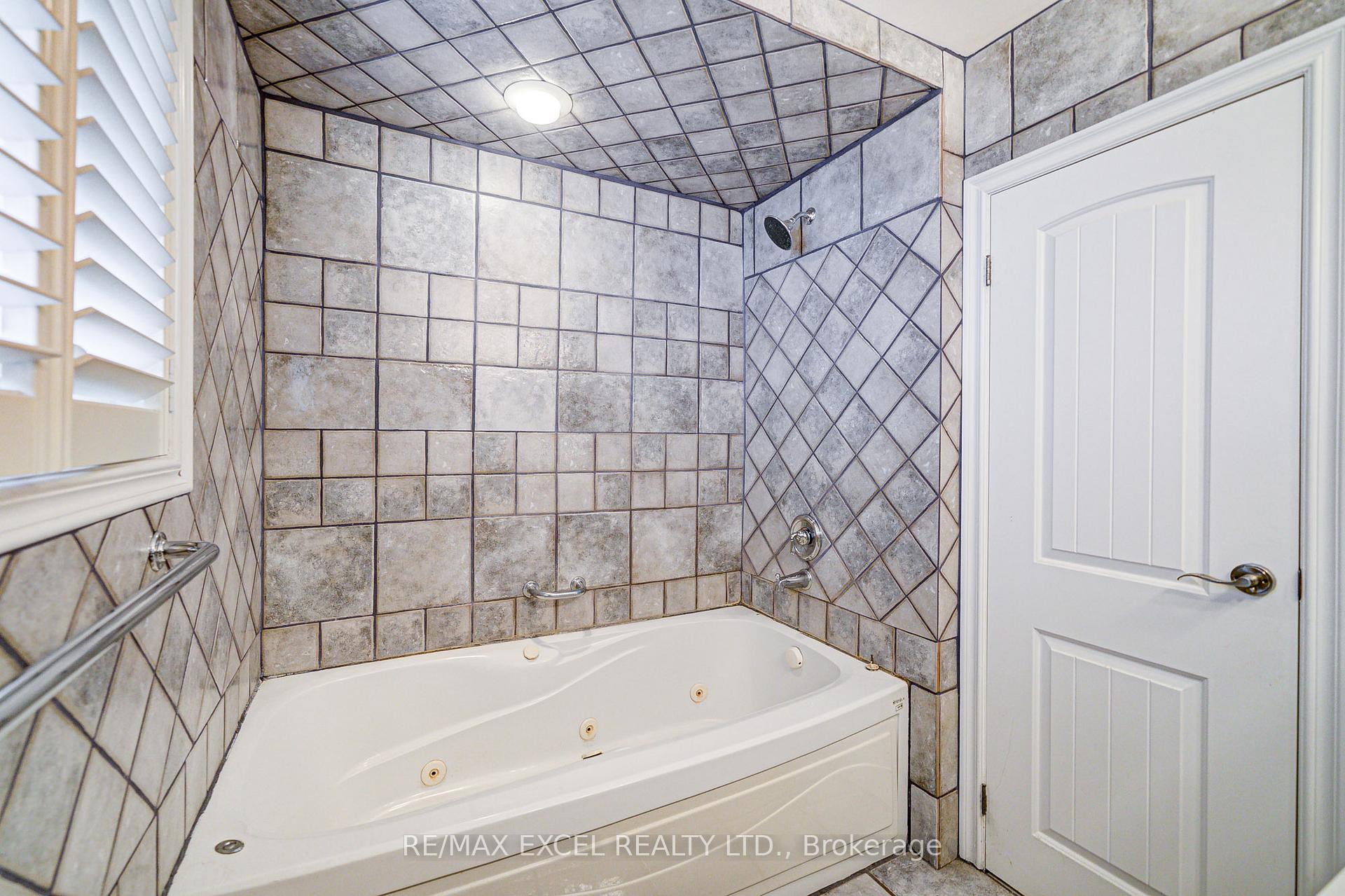 Photo 28 of 108 Babcombe Drive, Markham, Bayview Glen — HOMEH