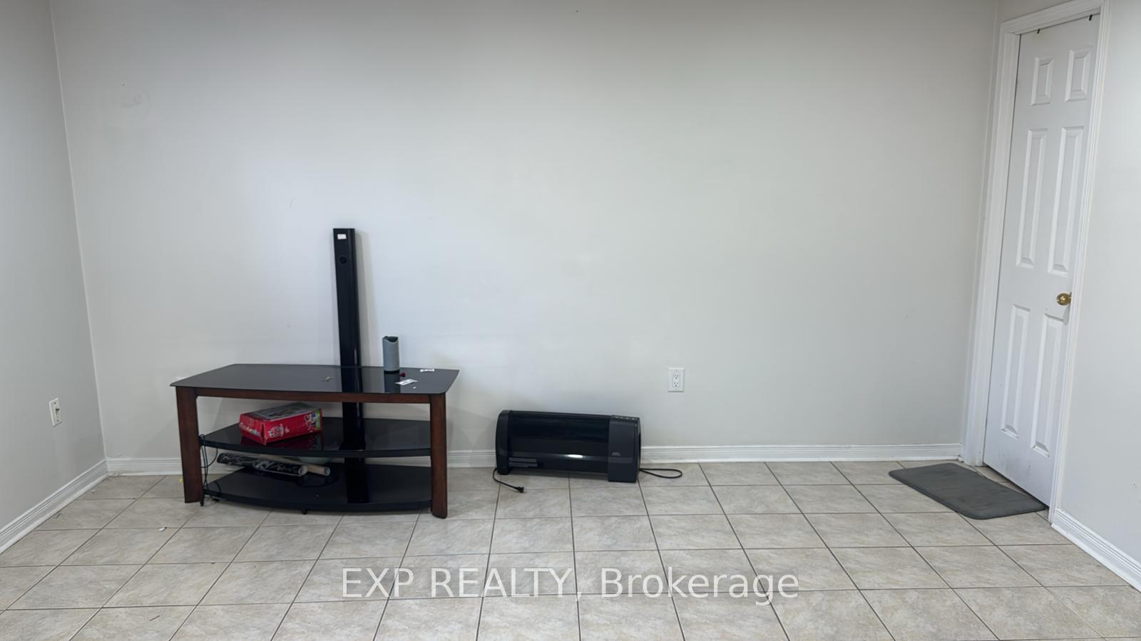 Photo 4 of 99 Rollingwood Drive, Brampton, Fletcher's Creek South — HOMEH
