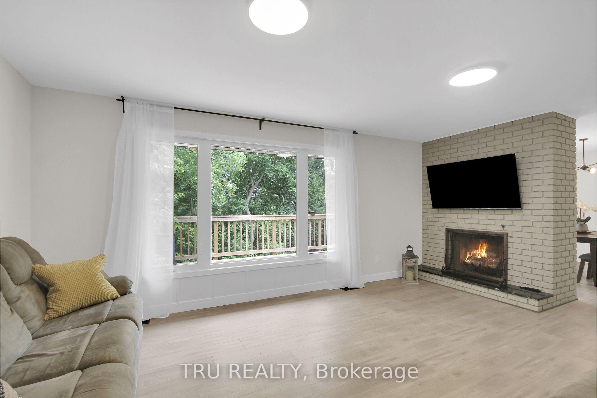 Photo 4 of 26 Langholm Crescent, Ottawa, Barrhaven - Pheasant Run — HOMEH
