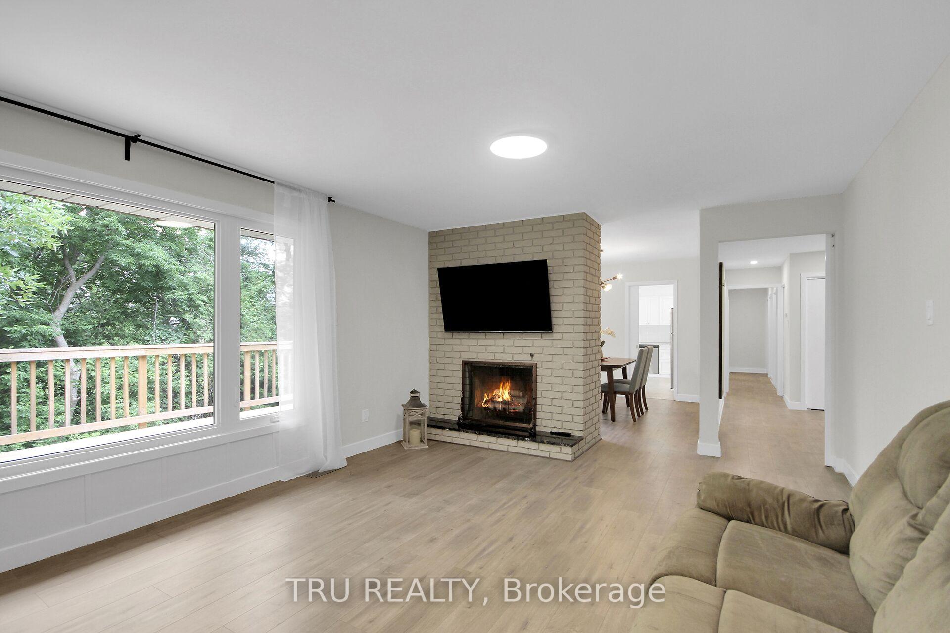 Photo 5 of 26 Langholm Crescent, Ottawa, Barrhaven - Pheasant Run — HOMEH