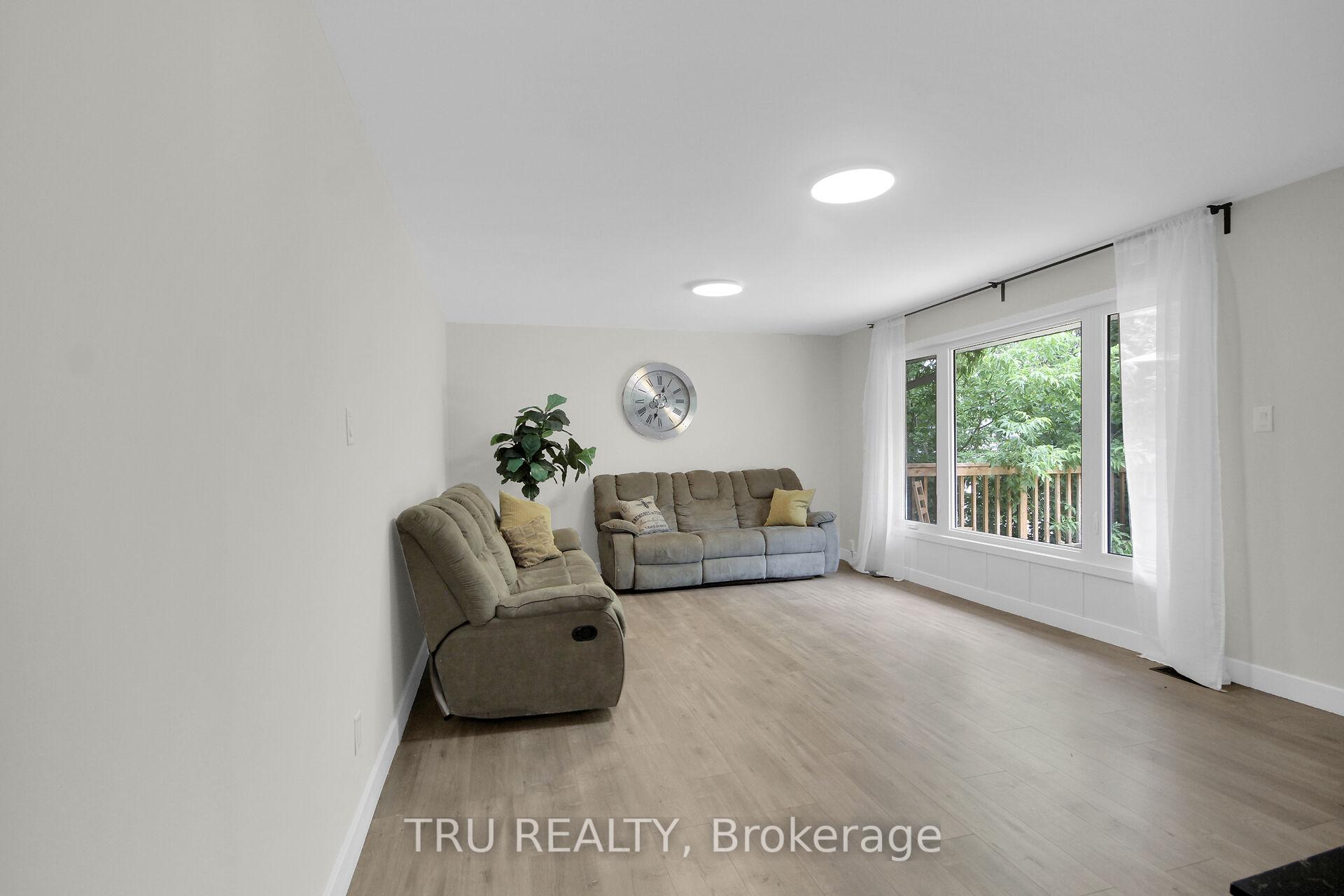 Photo 6 of 26 Langholm Crescent, Ottawa, Barrhaven - Pheasant Run — HOMEH