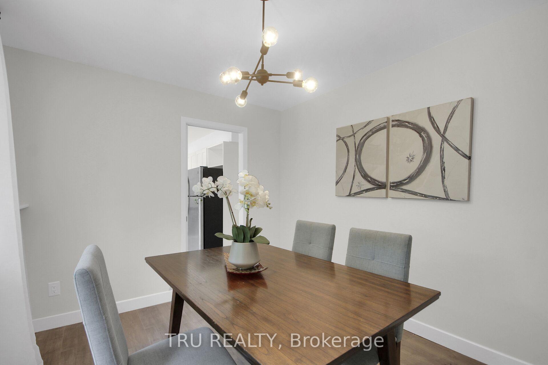 Photo 7 of 26 Langholm Crescent, Ottawa, Barrhaven - Pheasant Run — HOMEH
