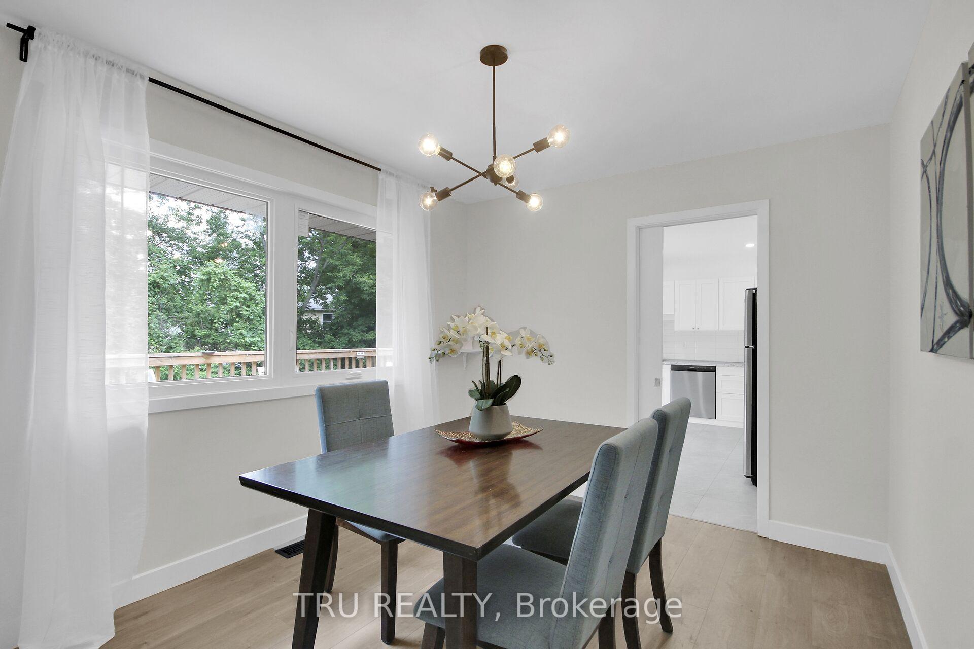 Photo 8 of 26 Langholm Crescent, Ottawa, Barrhaven - Pheasant Run — HOMEH