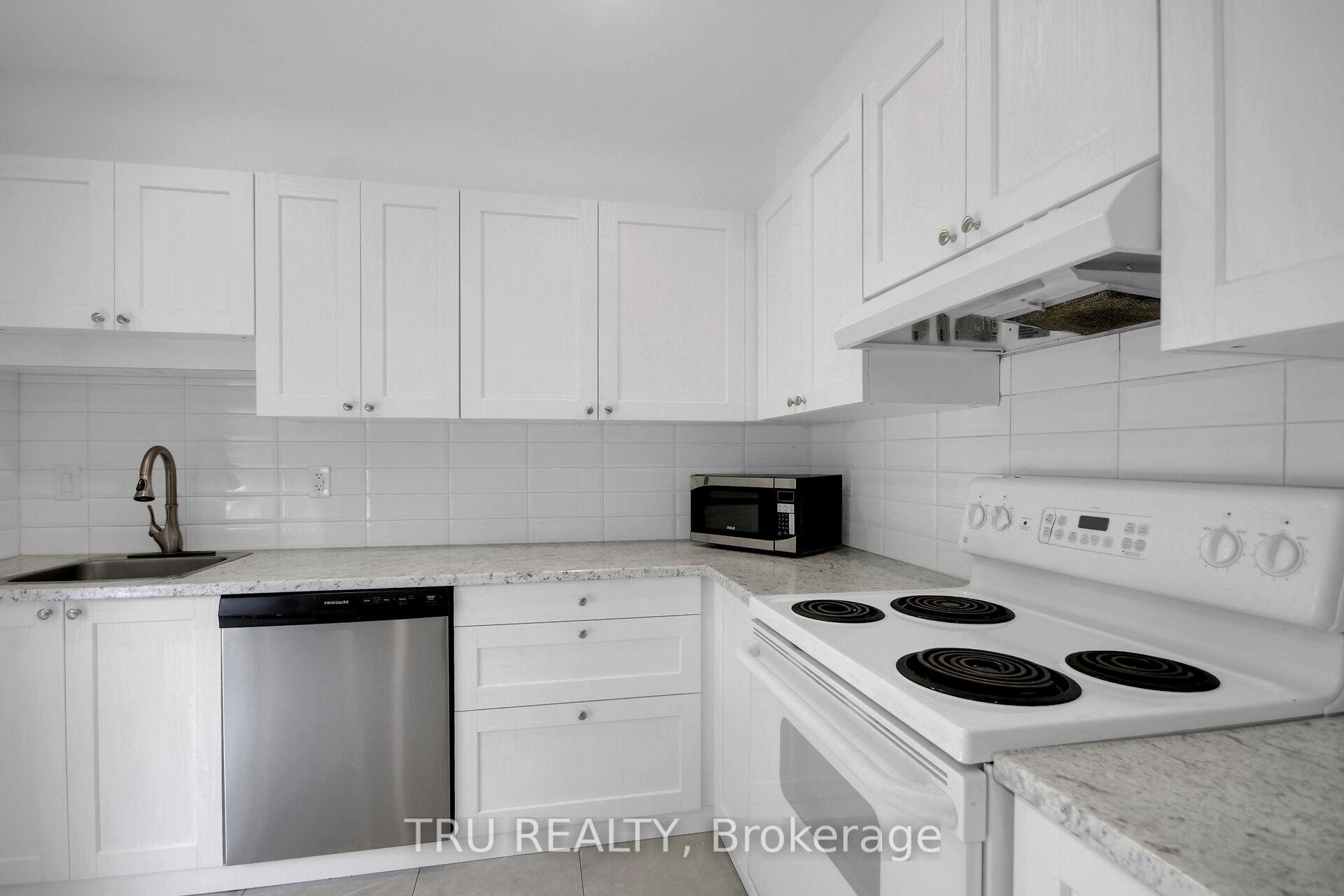 Photo 10 of 26 Langholm Crescent, Ottawa, Barrhaven - Pheasant Run — HOMEH