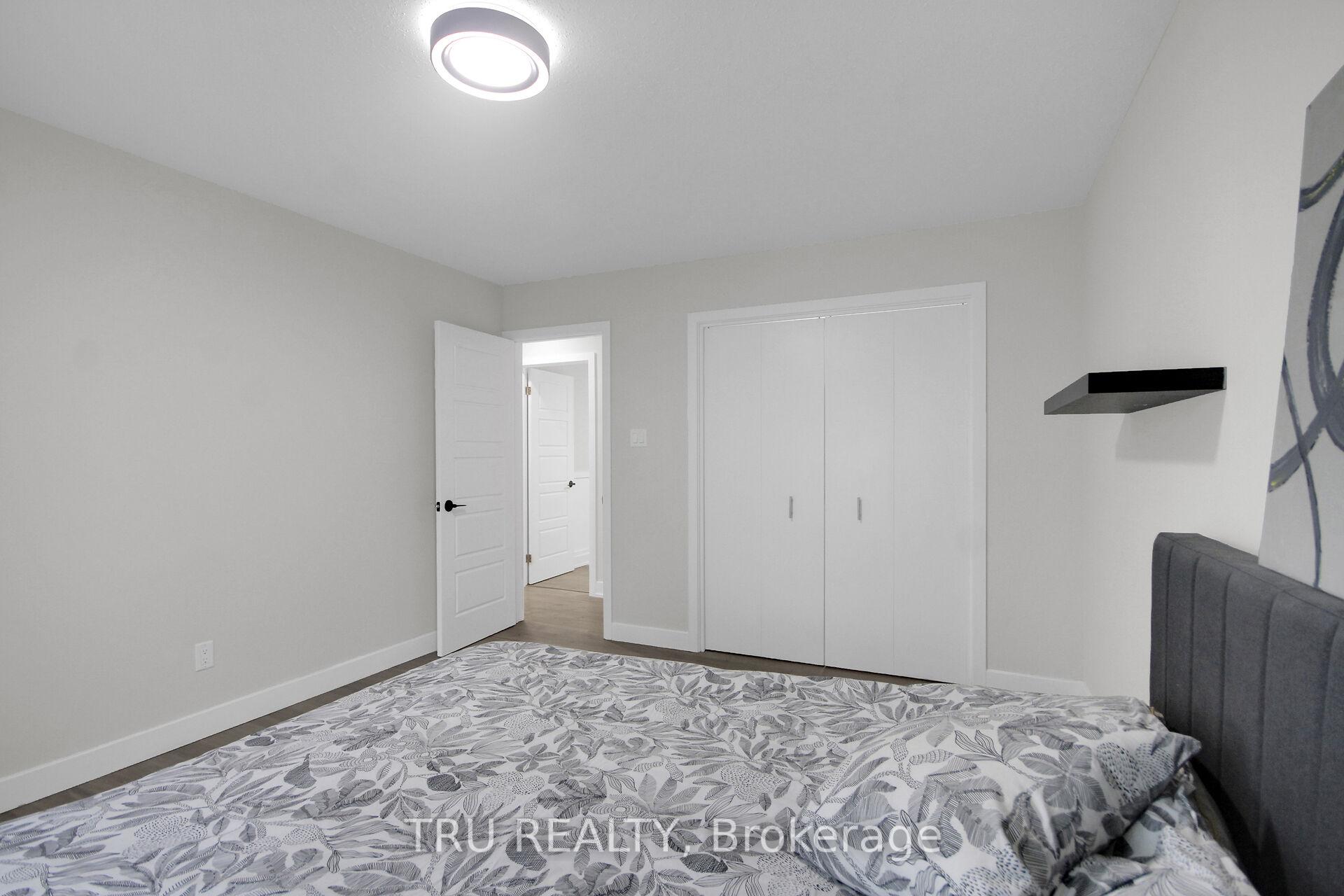 Photo 13 of 26 Langholm Crescent, Ottawa, Barrhaven - Pheasant Run — HOMEH