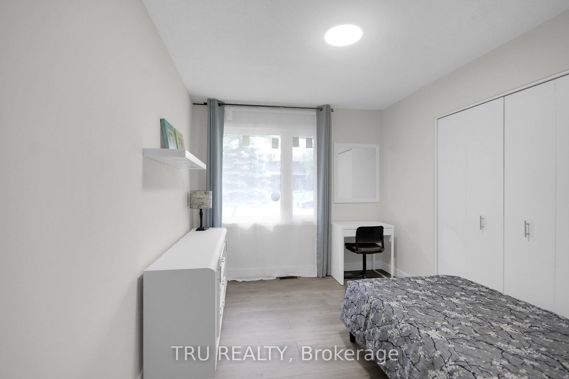 Photo 15 of 26 Langholm Crescent, Ottawa, Barrhaven - Pheasant Run — HOMEH