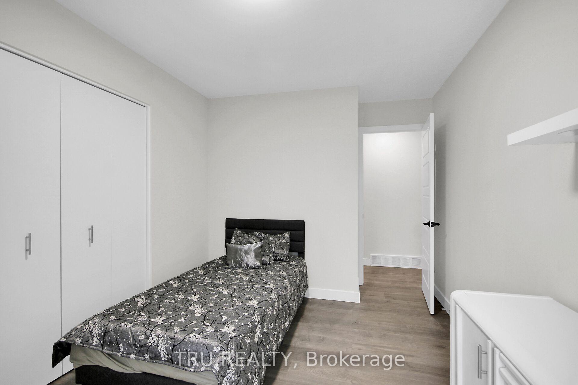 Photo 16 of 26 Langholm Crescent, Ottawa, Barrhaven - Pheasant Run — HOMEH