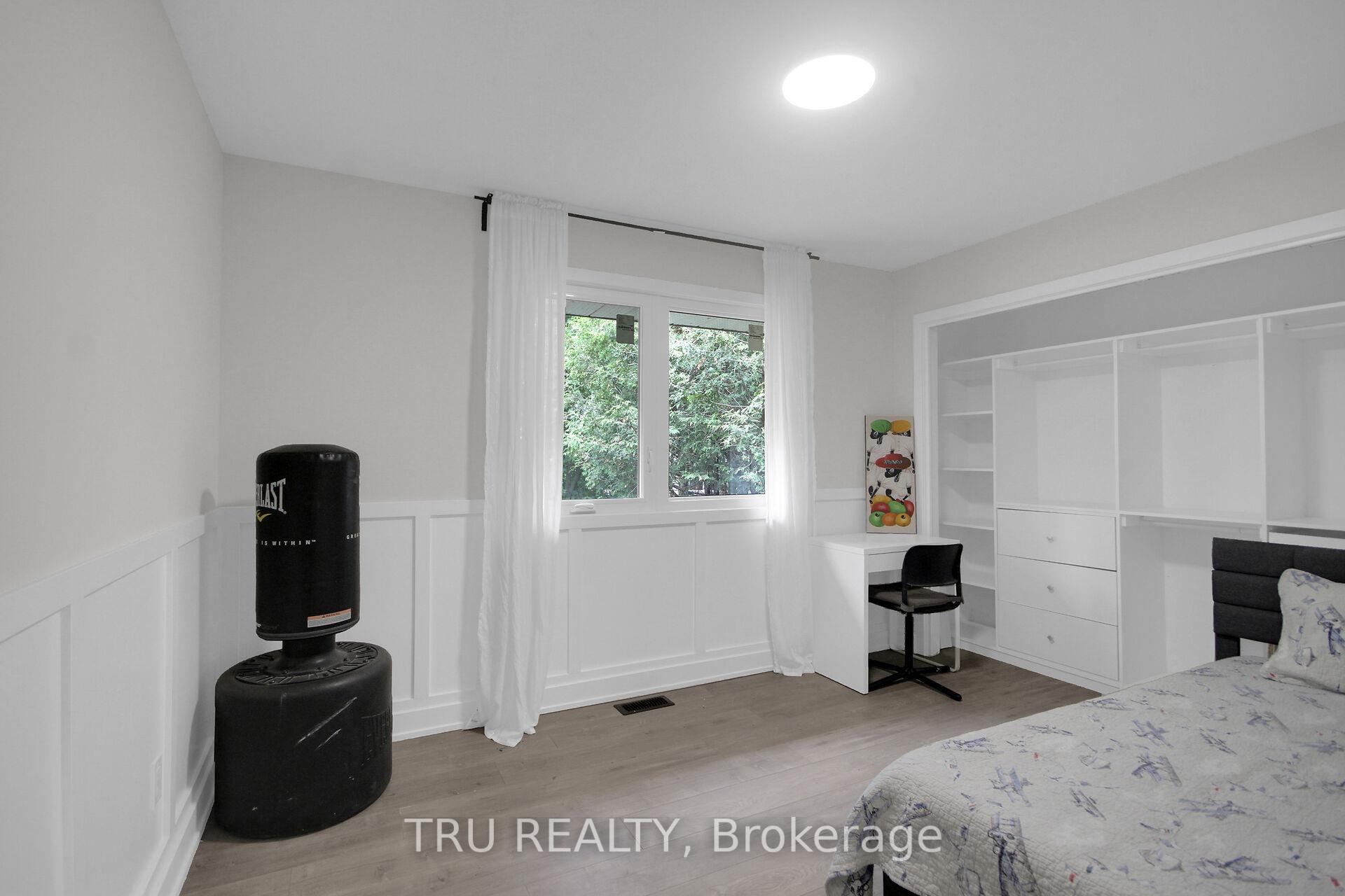 Photo 17 of 26 Langholm Crescent, Ottawa, Barrhaven - Pheasant Run — HOMEH