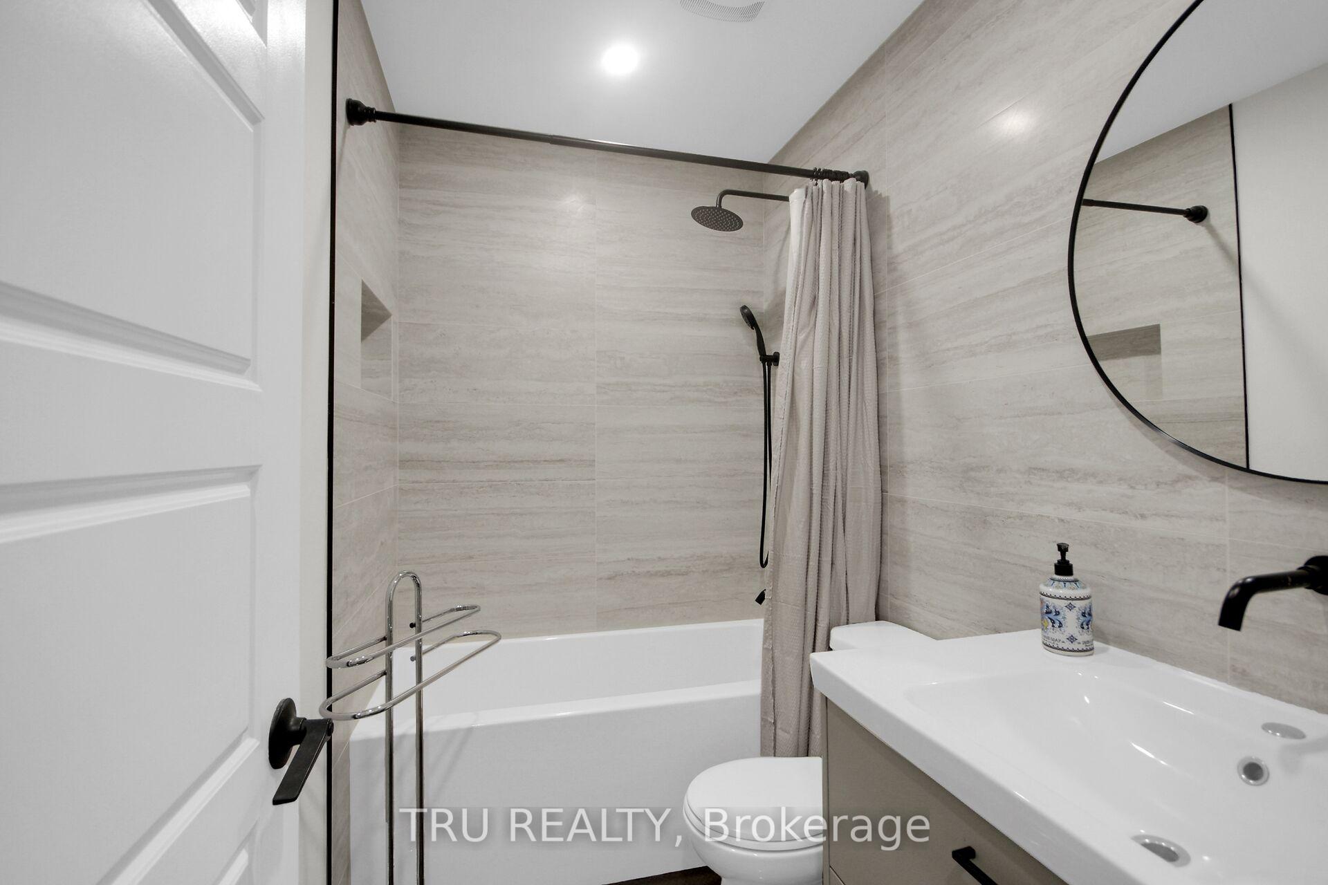 Photo 19 of 26 Langholm Crescent, Ottawa, Barrhaven - Pheasant Run — HOMEH