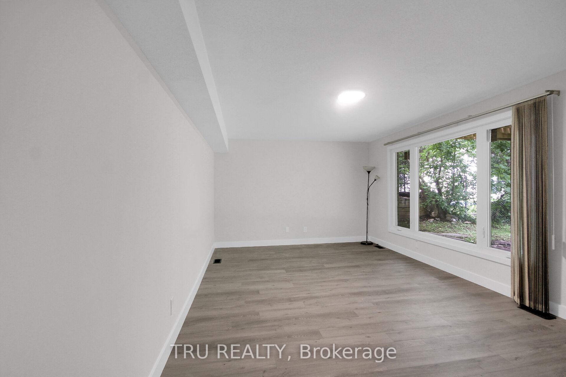 Photo 21 of 26 Langholm Crescent, Ottawa, Barrhaven - Pheasant Run — HOMEH