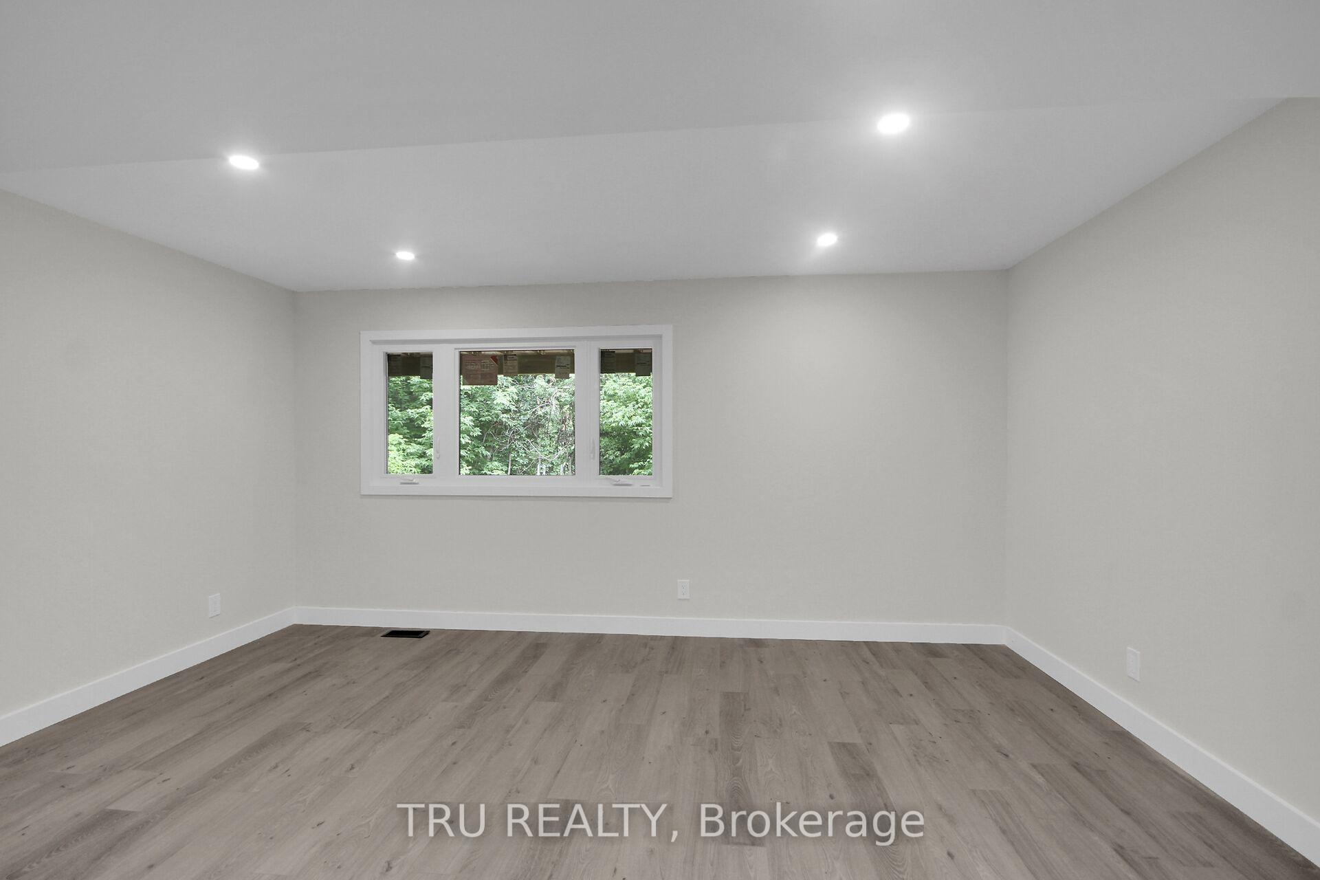 Photo 24 of 26 Langholm Crescent, Ottawa, Barrhaven - Pheasant Run — HOMEH