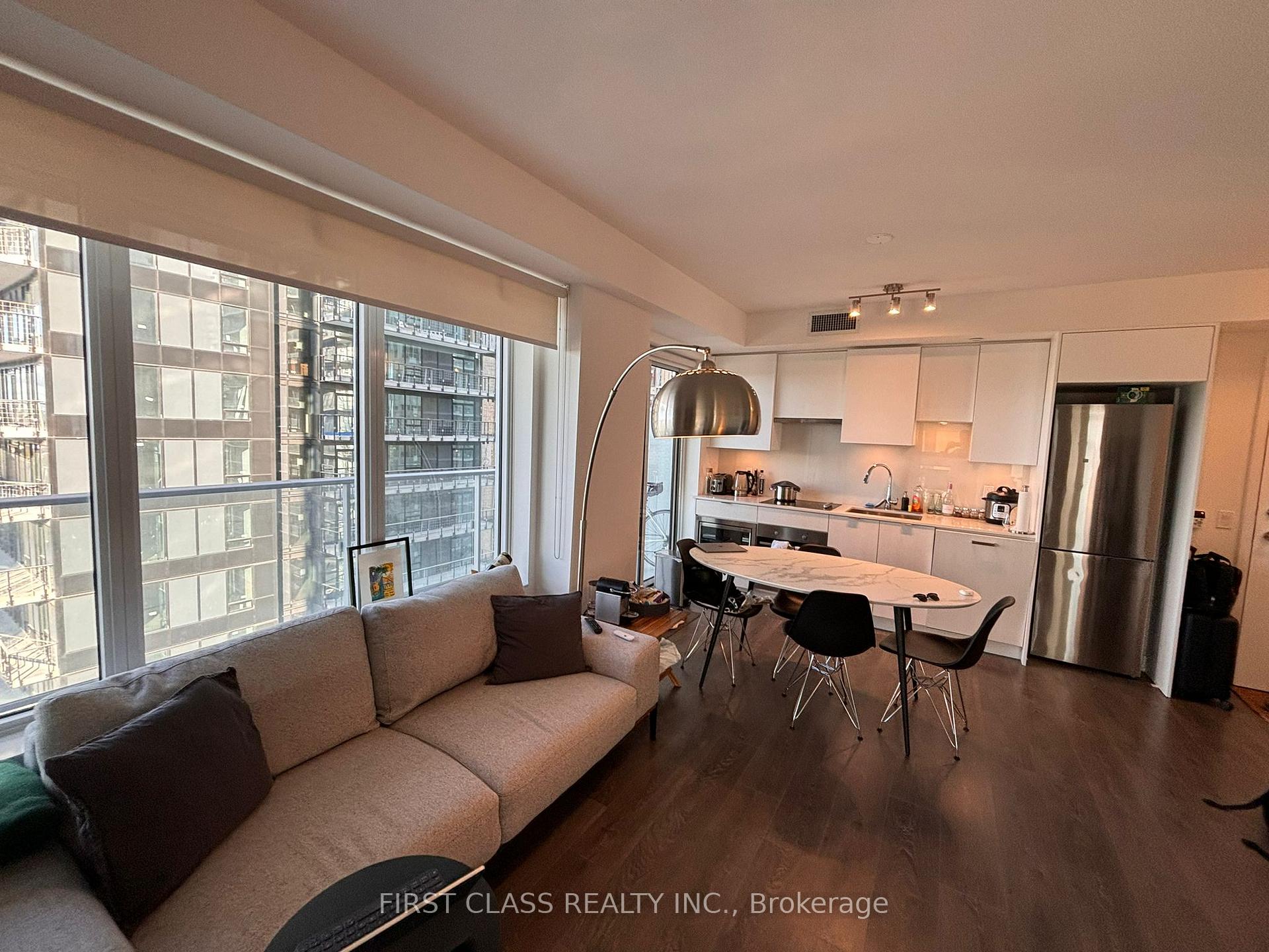 Photo 3 of Unit 2803, 99 Broadway Avenue, Toronto, Mount Pleasant West — HOMEH