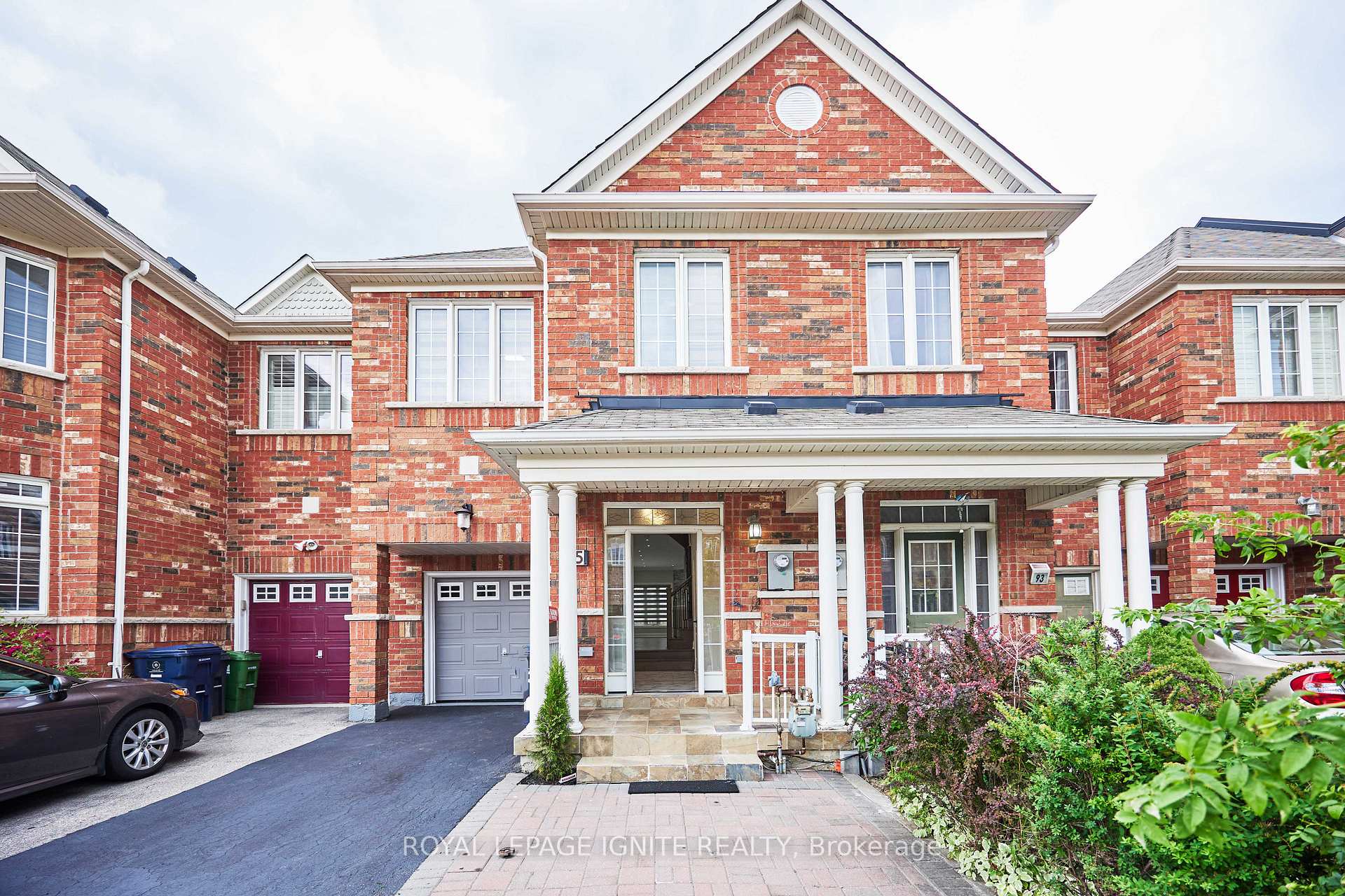 Photo 1 of 95 Dairy Drive E, Scarborough, Clairlea-Birchmount — HOMEH