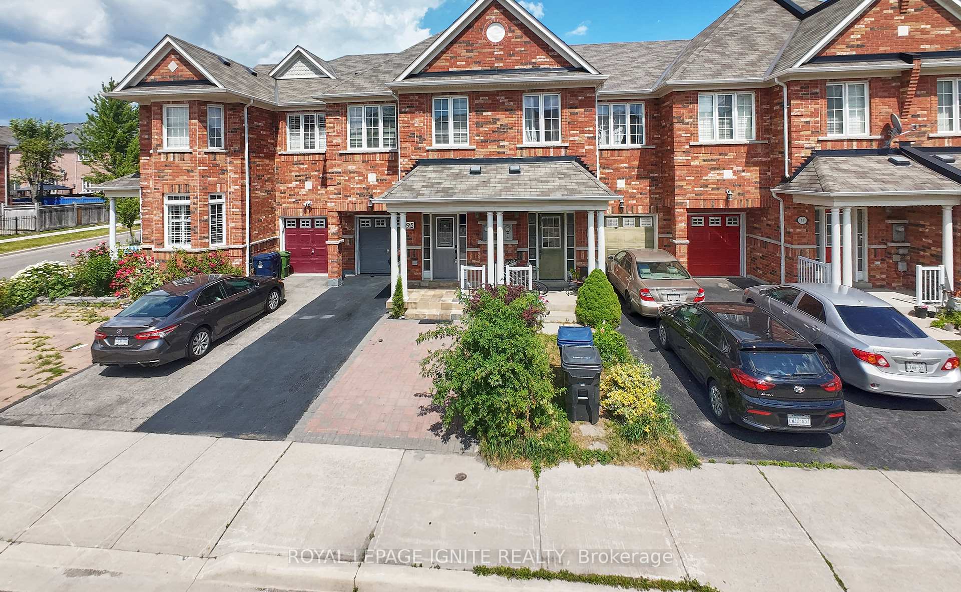 Photo 2 of 95 Dairy Drive E, Scarborough, Clairlea-Birchmount — HOMEH