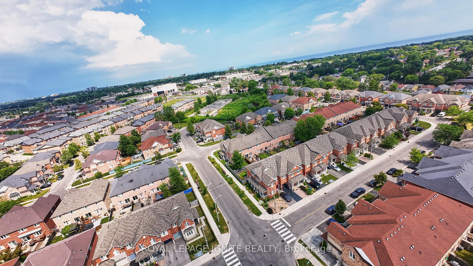 Photo 3 of 95 Dairy Drive E, Scarborough, Clairlea-Birchmount — HOMEH