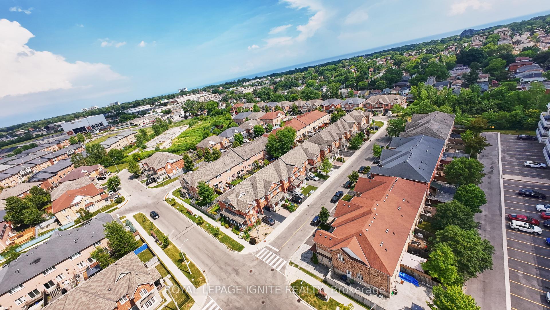 Photo 4 of 95 Dairy Drive E, Scarborough, Clairlea-Birchmount — HOMEH