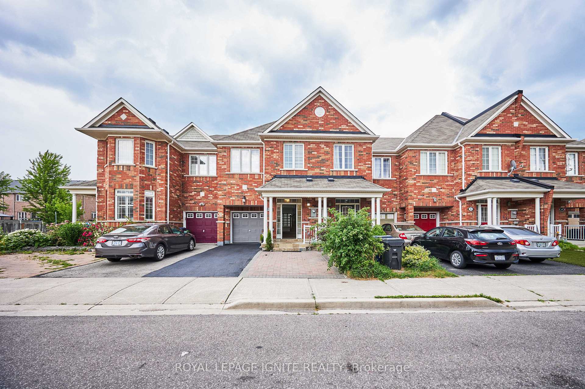 Photo 5 of 95 Dairy Drive E, Scarborough, Clairlea-Birchmount — HOMEH