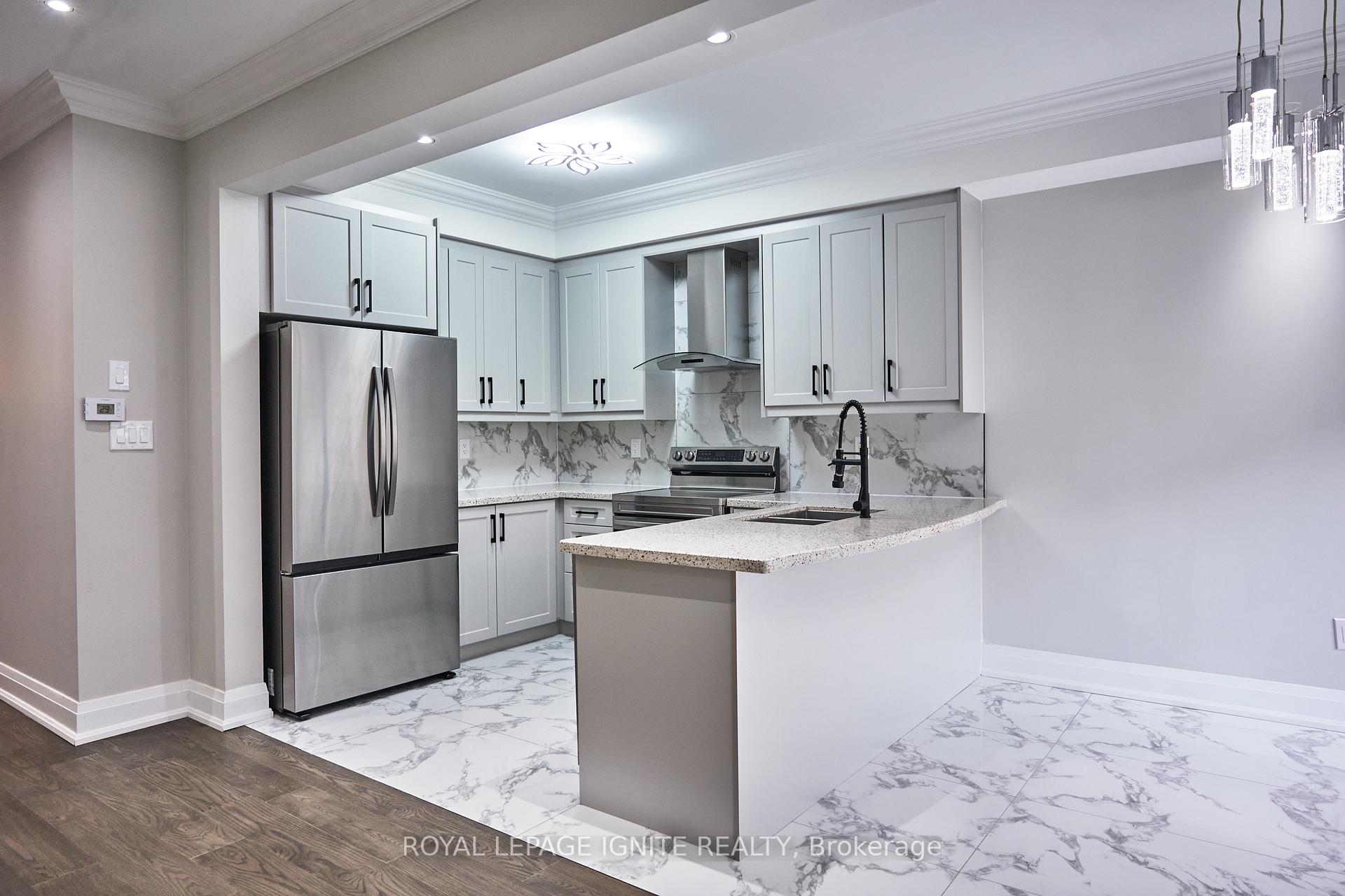 Photo 7 of 95 Dairy Drive E, Scarborough, Clairlea-Birchmount — HOMEH