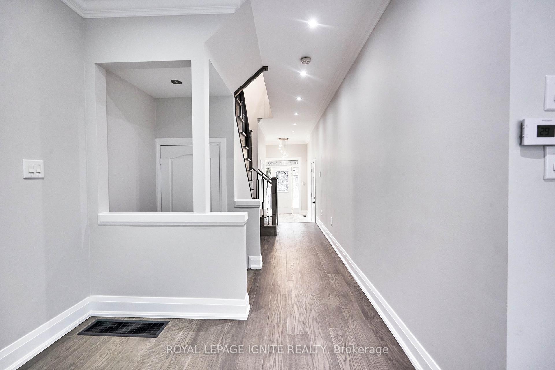 Photo 13 of 95 Dairy Drive E, Scarborough, Clairlea-Birchmount — HOMEH