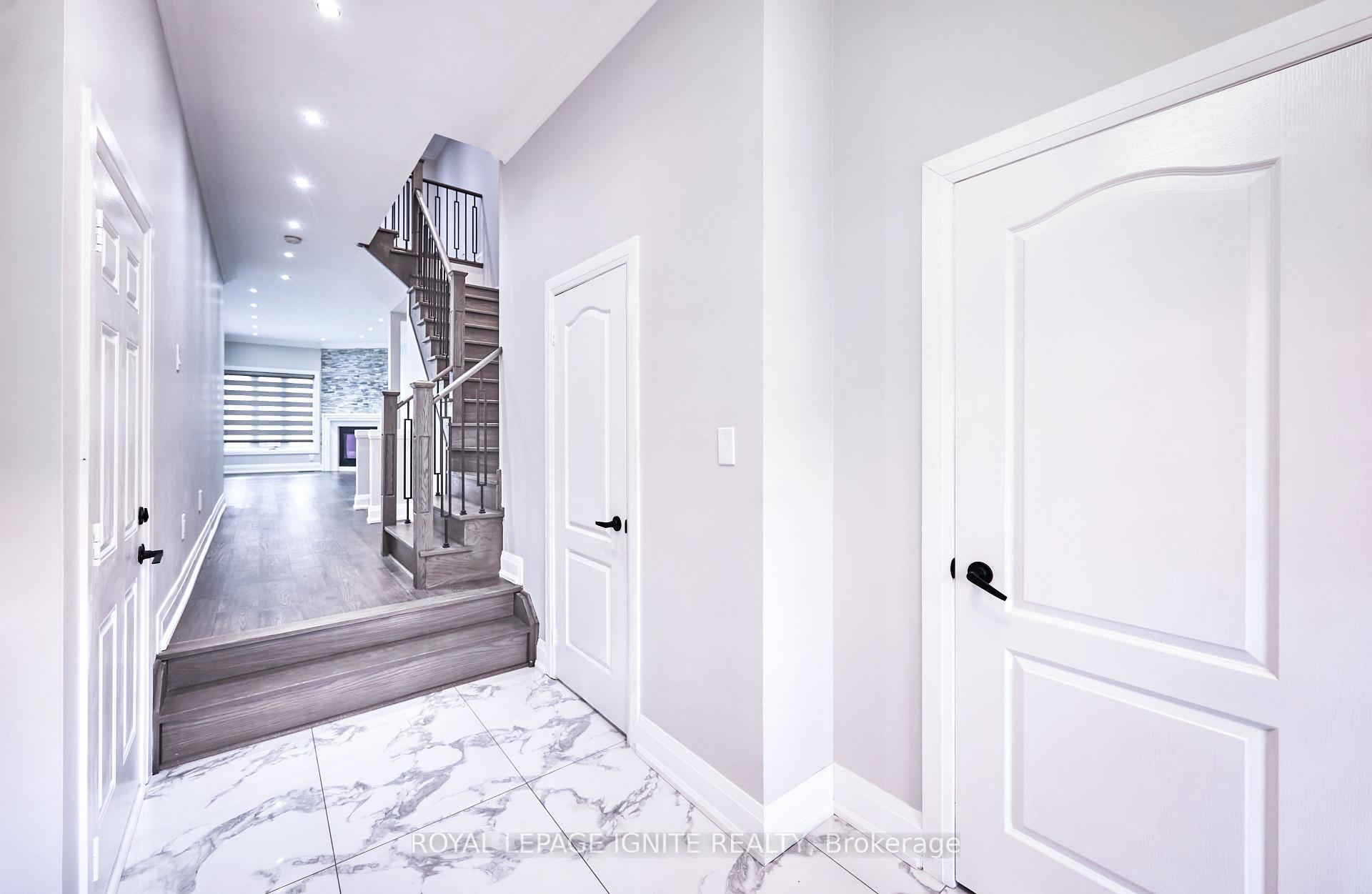 Photo 14 of 95 Dairy Drive E, Scarborough, Clairlea-Birchmount — HOMEH