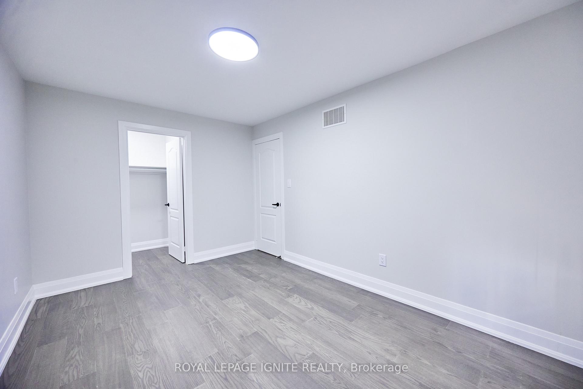 Photo 34 of 95 Dairy Drive E, Scarborough, Clairlea-Birchmount — HOMEH