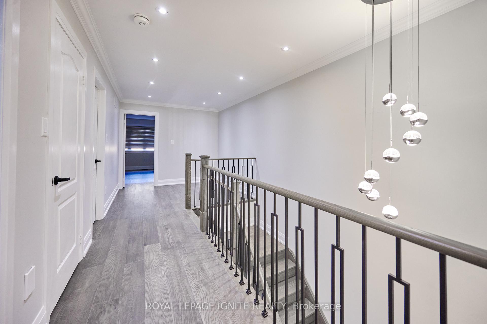 Photo 37 of 95 Dairy Drive E, Scarborough, Clairlea-Birchmount — HOMEH