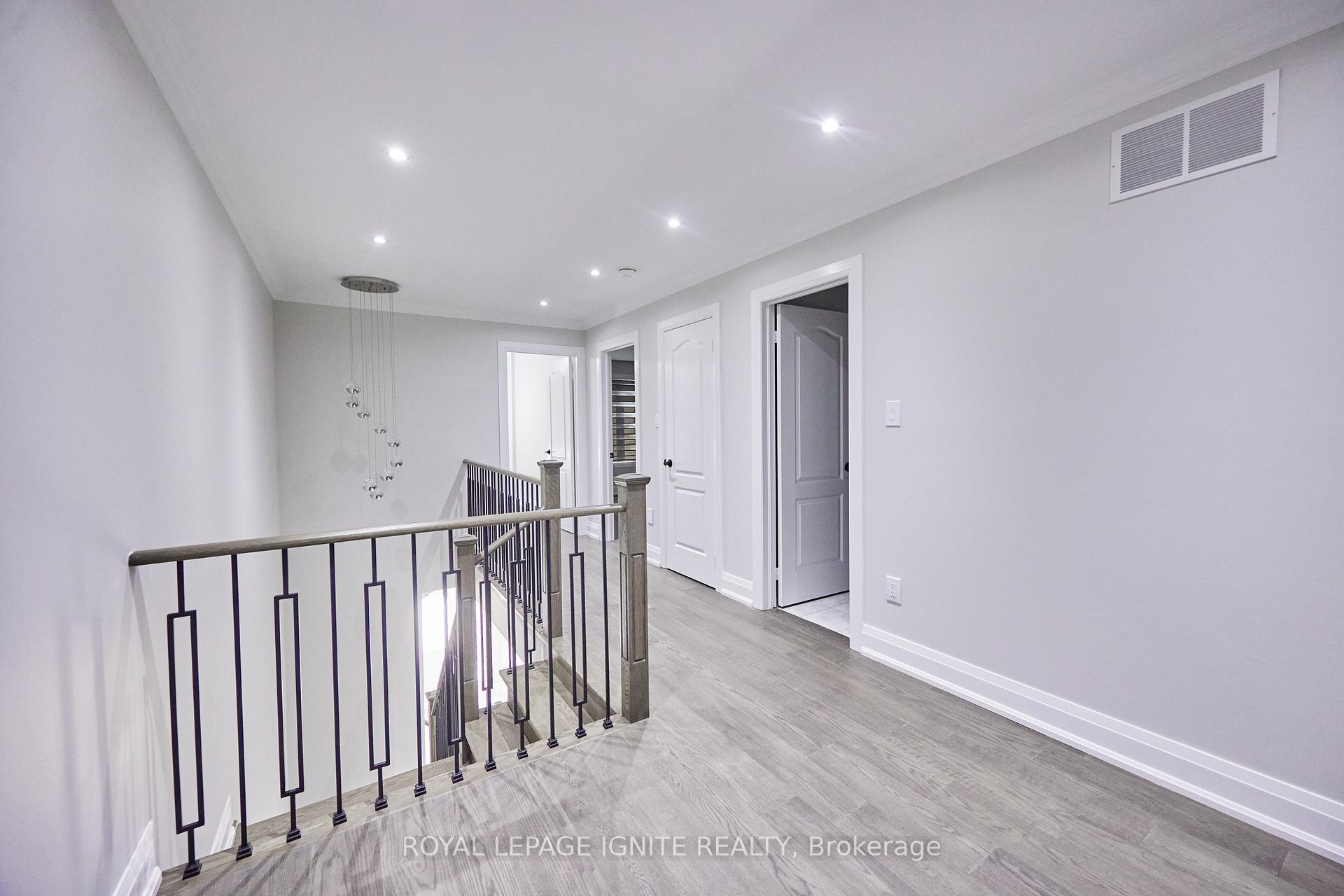 Photo 39 of 95 Dairy Drive E, Scarborough, Clairlea-Birchmount — HOMEH