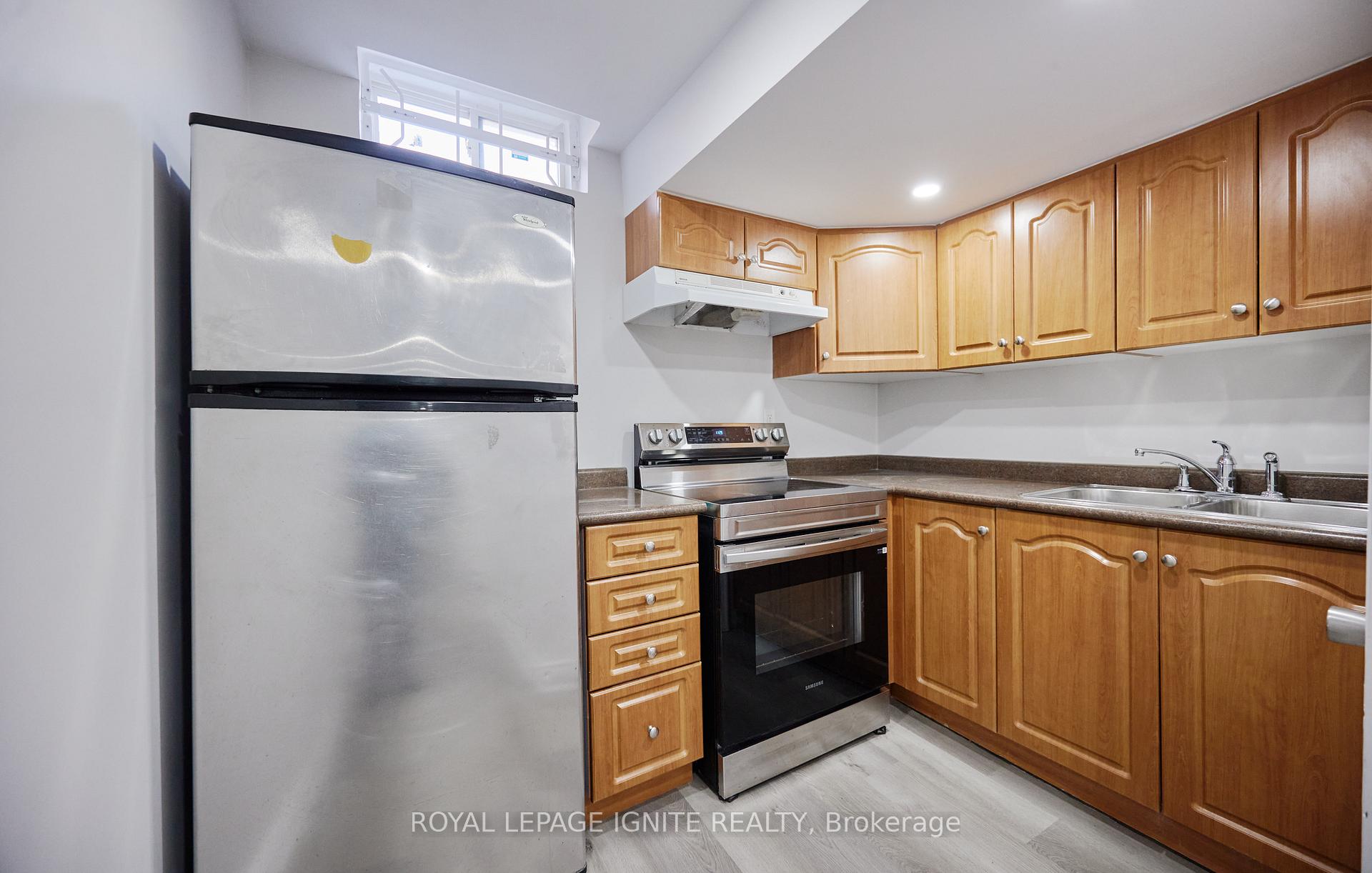 Photo 42 of 95 Dairy Drive E, Scarborough, Clairlea-Birchmount — HOMEH