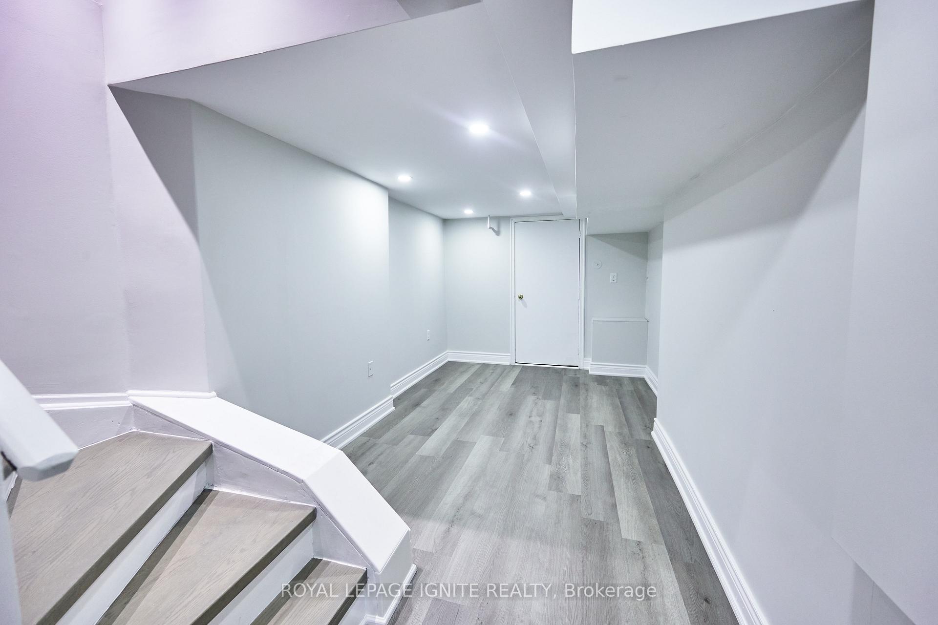Photo 43 of 95 Dairy Drive E, Scarborough, Clairlea-Birchmount — HOMEH