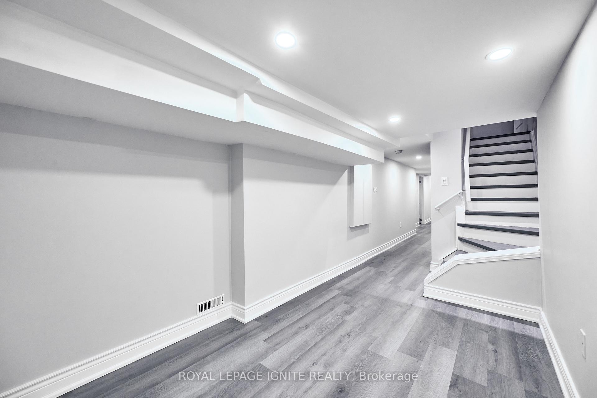 Photo 45 of 95 Dairy Drive E, Scarborough, Clairlea-Birchmount — HOMEH