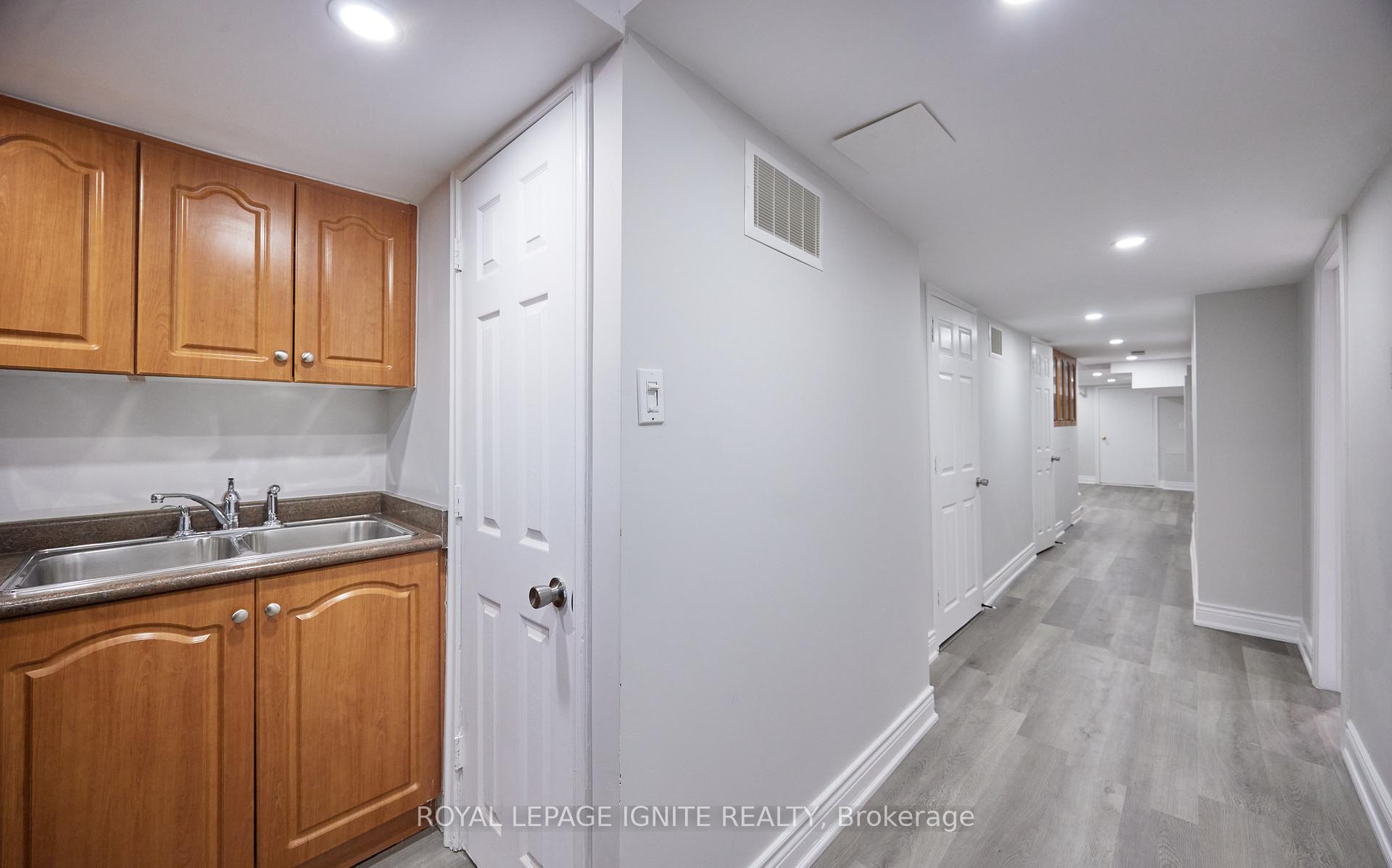 Photo 47 of 95 Dairy Drive E, Scarborough, Clairlea-Birchmount — HOMEH