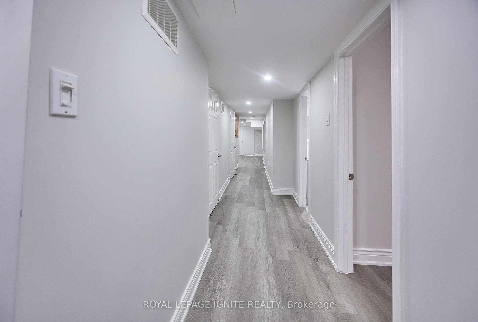 Photo 48 of 95 Dairy Drive E, Scarborough, Clairlea-Birchmount — HOMEH