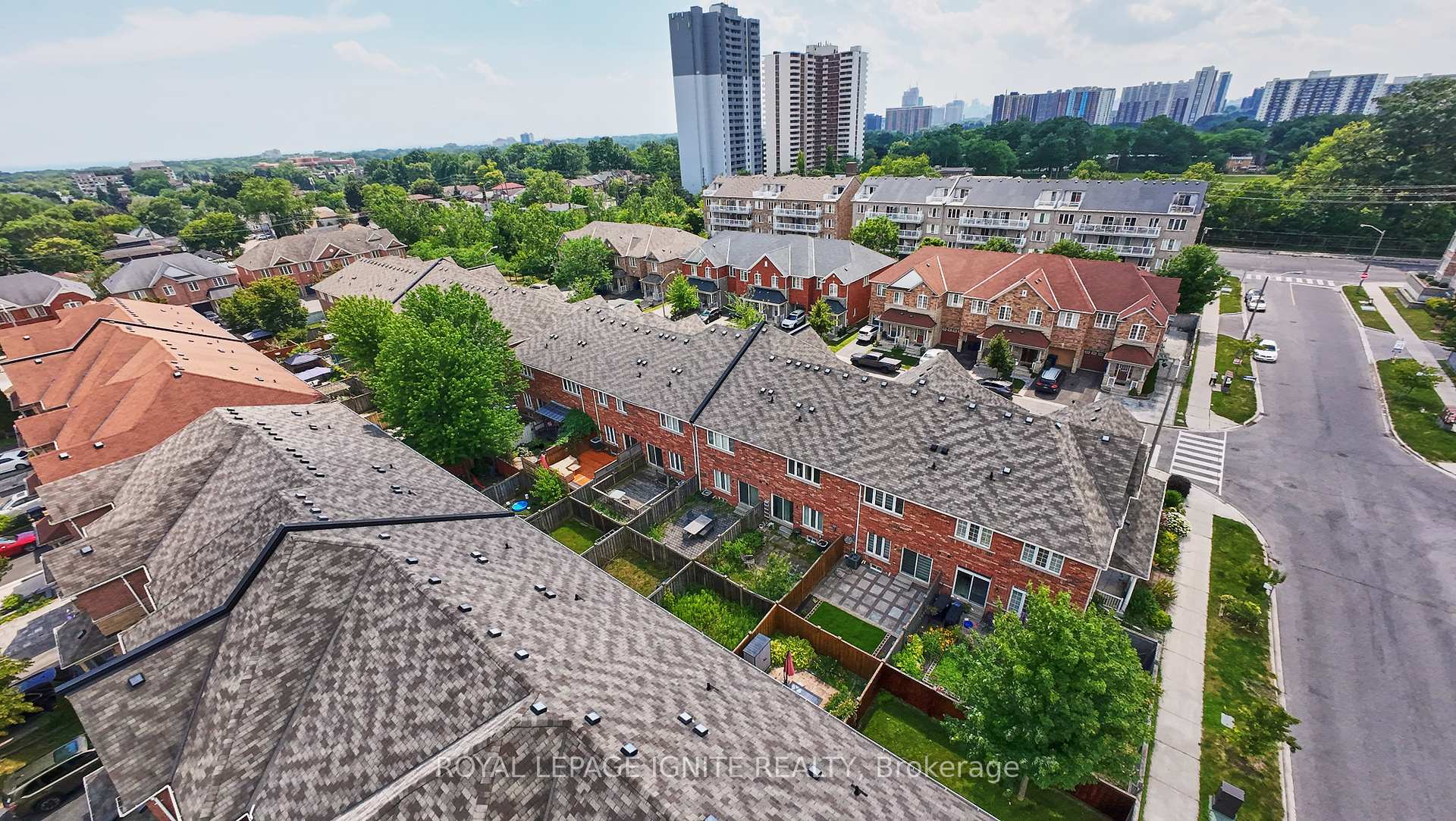 Photo 49 of 95 Dairy Drive E, Scarborough, Clairlea-Birchmount — HOMEH