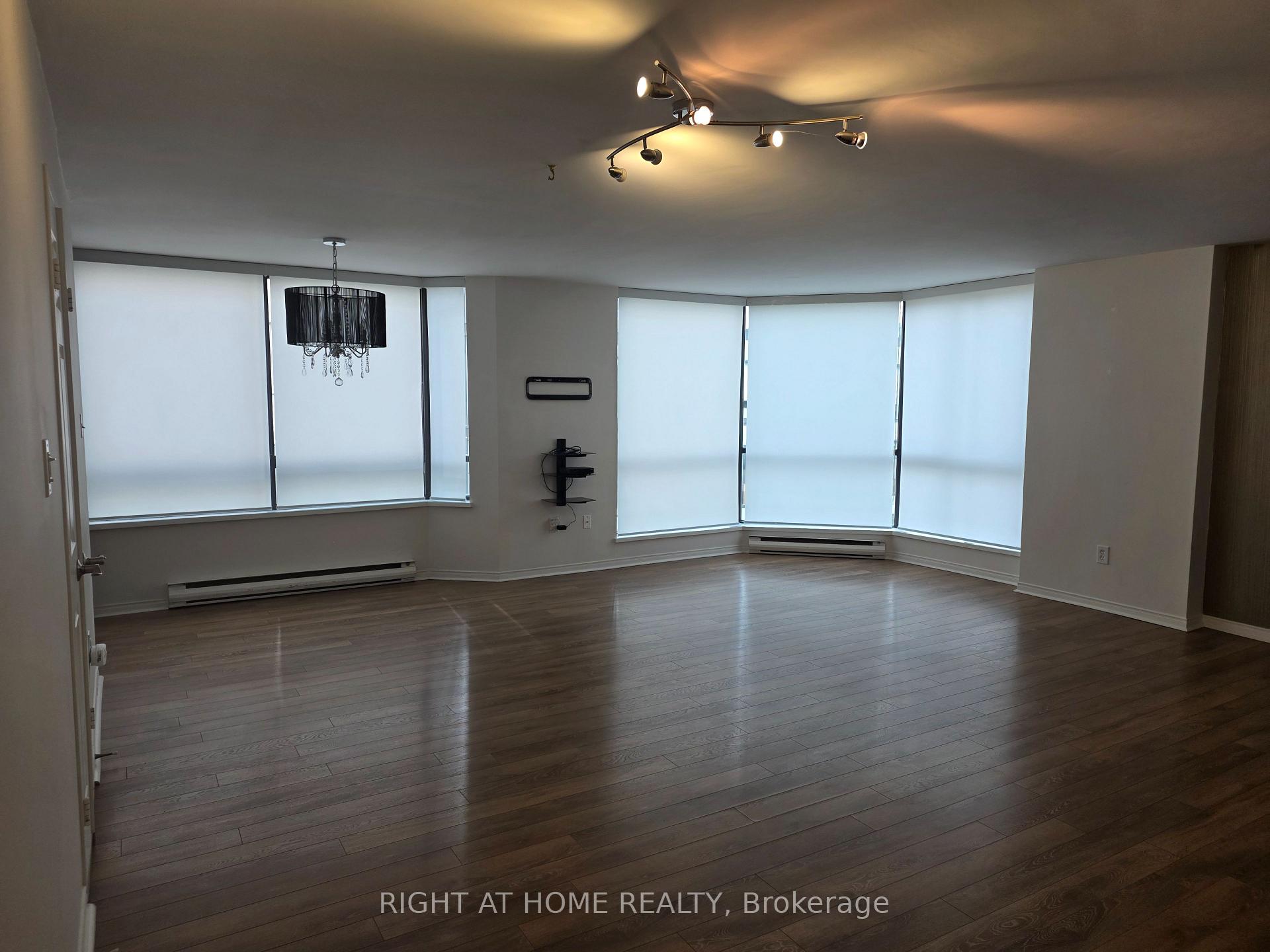Photo 1 of Unit 909, 280 Simcoe Street E, Toronto, Kensington-Chinatown — HOMEH