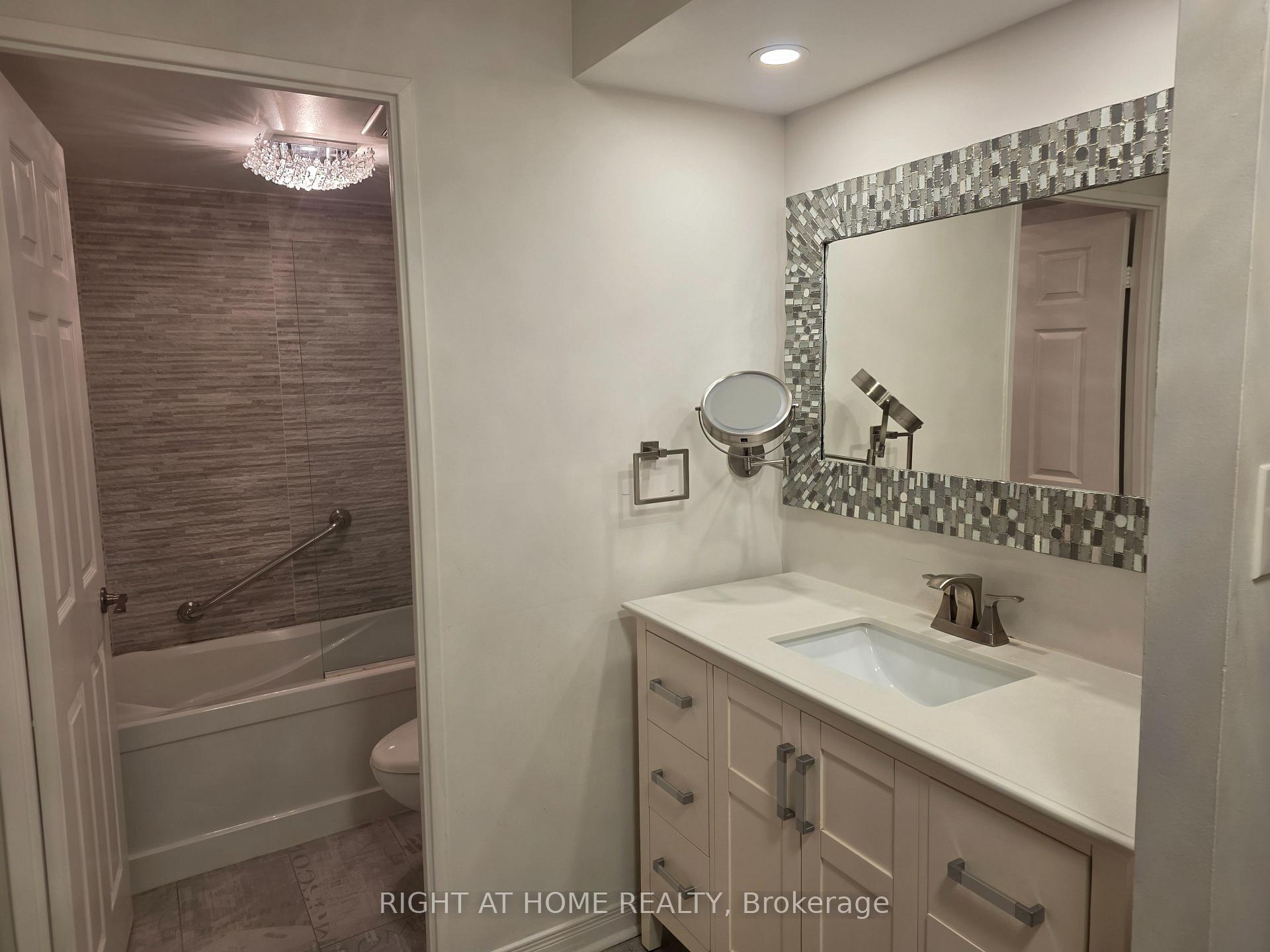 Photo 4 of Unit 909, 280 Simcoe Street E, Toronto, Kensington-Chinatown — HOMEH