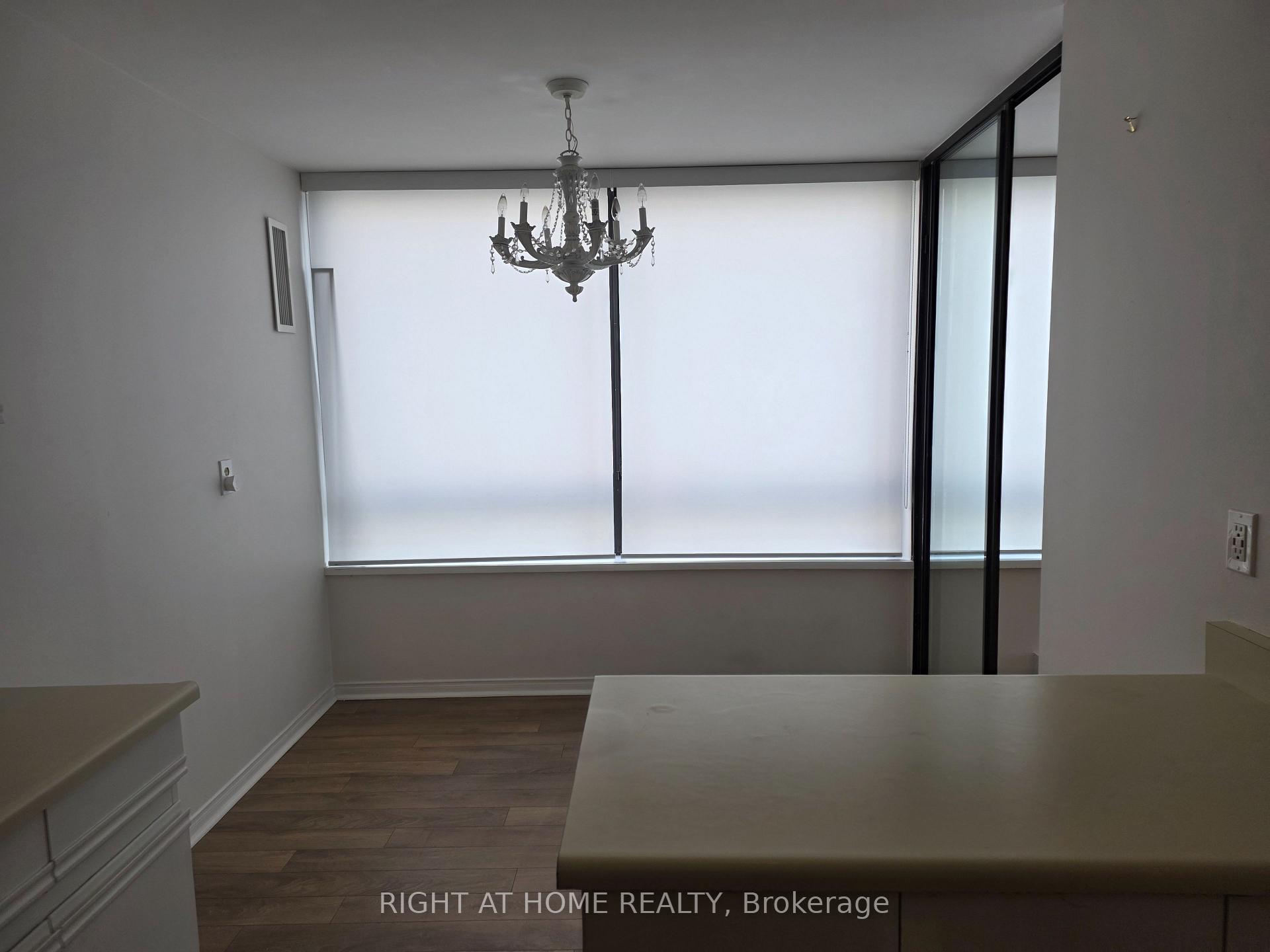 Photo 5 of Unit 909, 280 Simcoe Street E, Toronto, Kensington-Chinatown — HOMEH