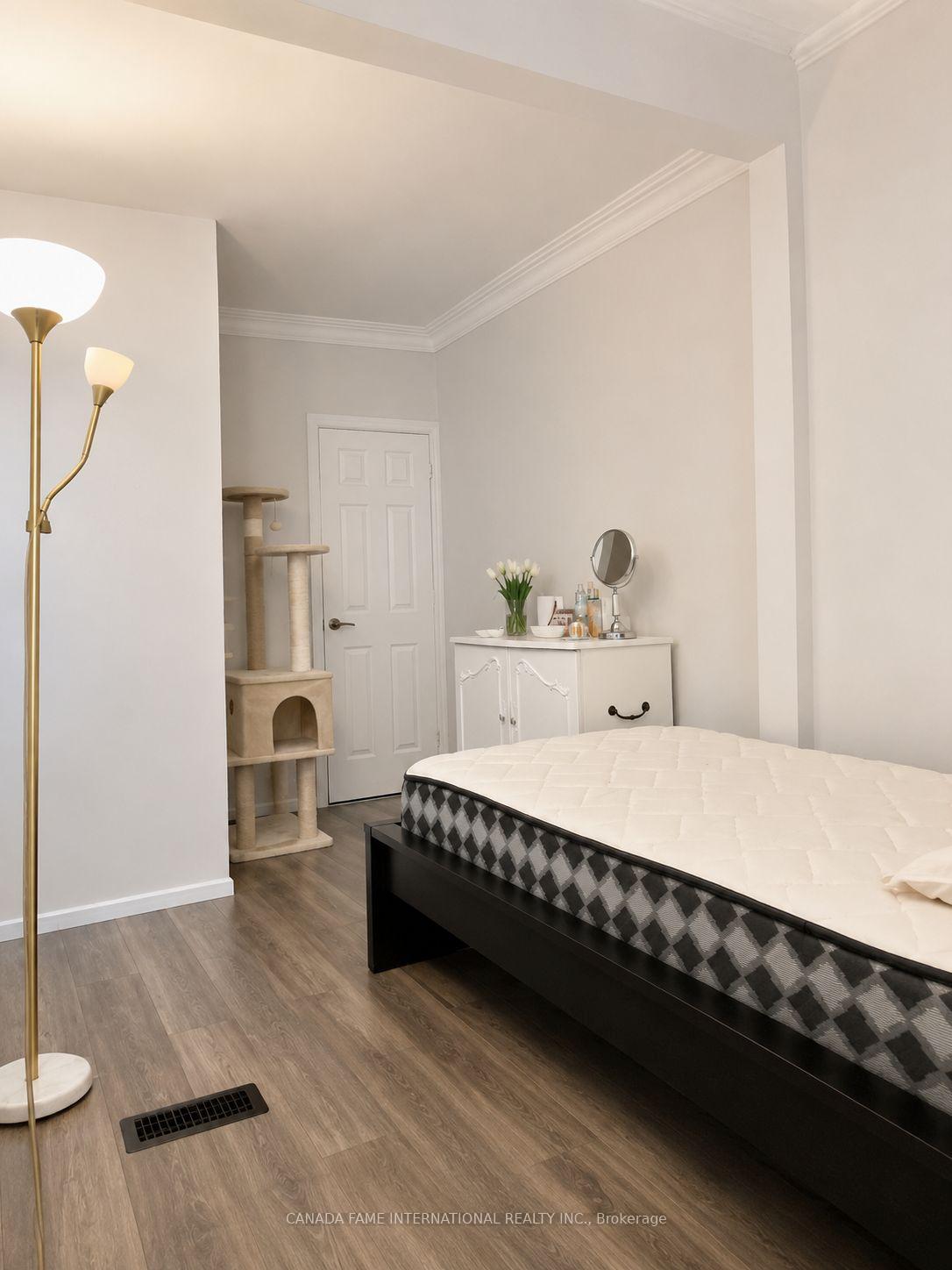 Photo 15 of 283 Harvie Avenue, Toronto, Caledonia-Fairbank — HOMEH