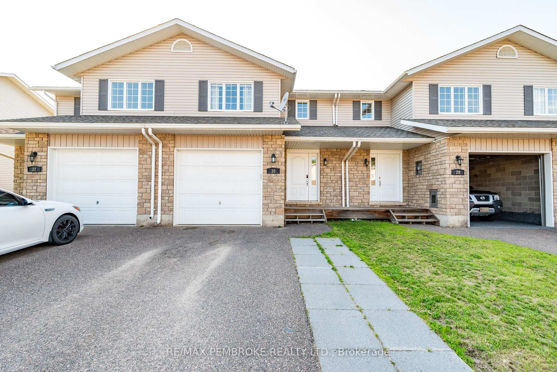 Photo 1 of 30 Winston Avenue, Petawawa, Petawawa — HOMEH