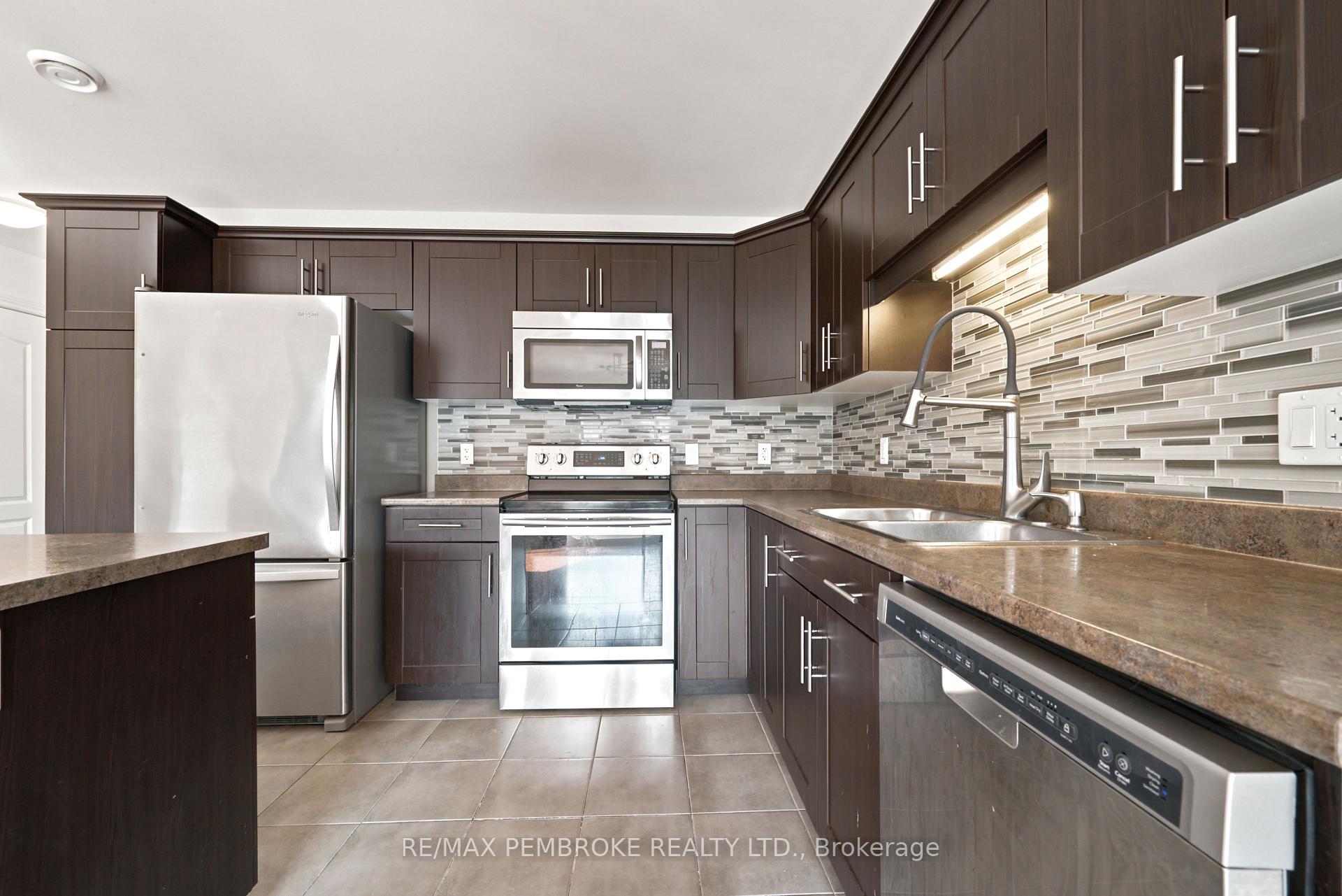 Photo 7 of 30 Winston Avenue, Petawawa, Petawawa — HOMEH