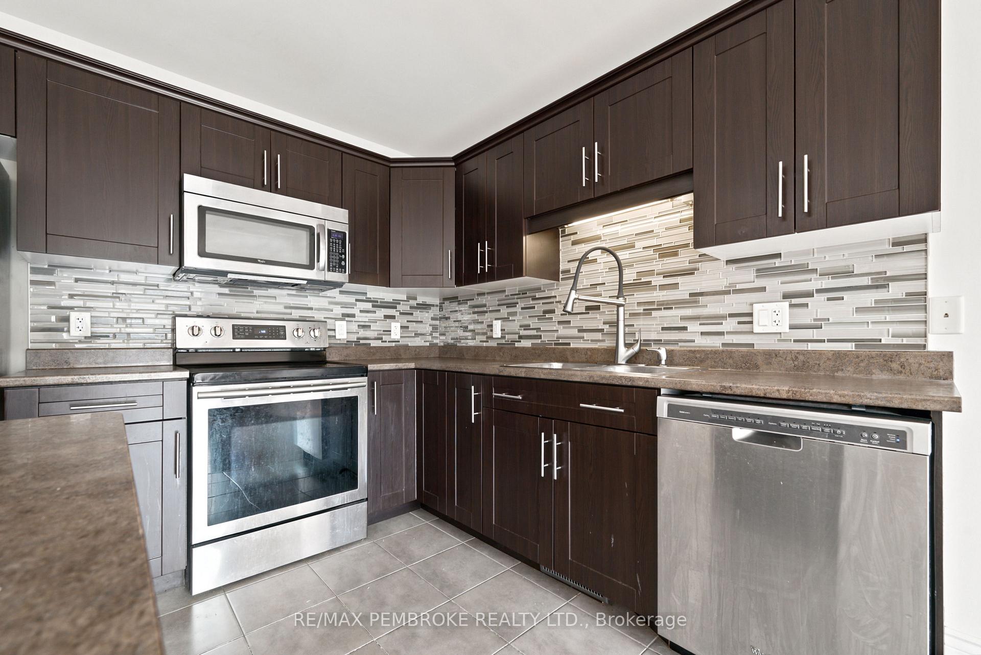Photo 11 of 30 Winston Avenue, Petawawa, Petawawa — HOMEH