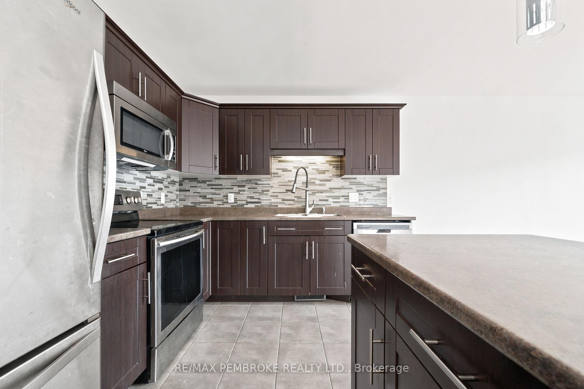 Photo 14 of 30 Winston Avenue, Petawawa, Petawawa — HOMEH